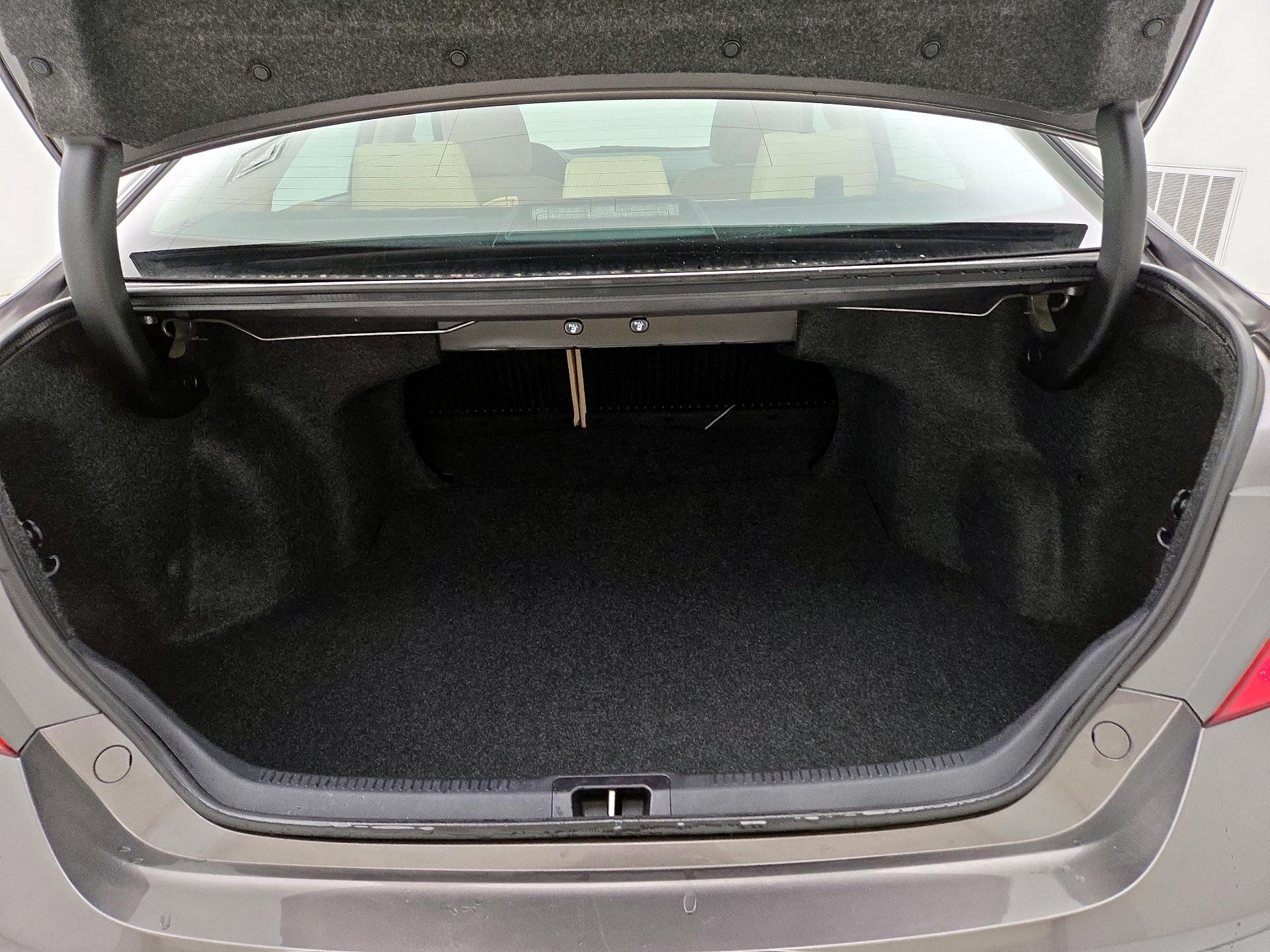 Thumbnail: 2016 Toyota Camry - 20