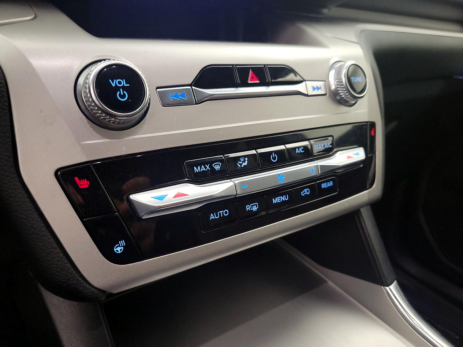 Thumbnail: 2022 Ford Explorer - 16