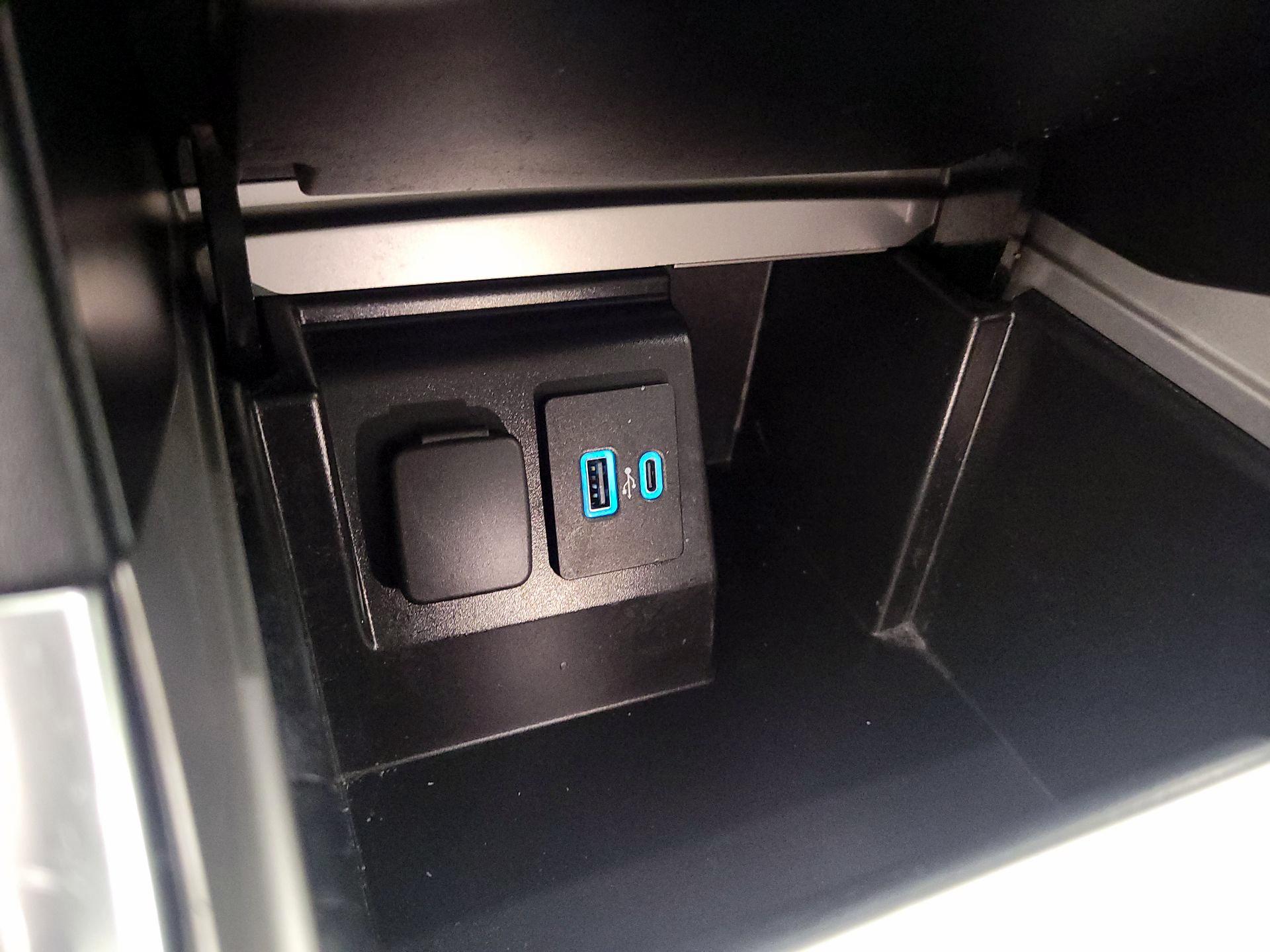 Thumbnail: 2022 Ford Explorer - 18