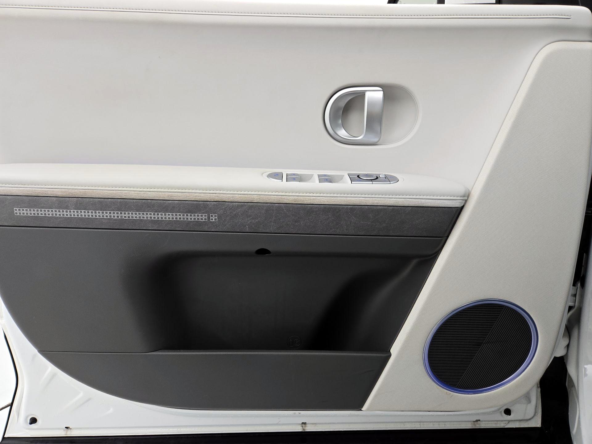 Thumbnail: 2022 Hyundai Ioniq 5 - 12