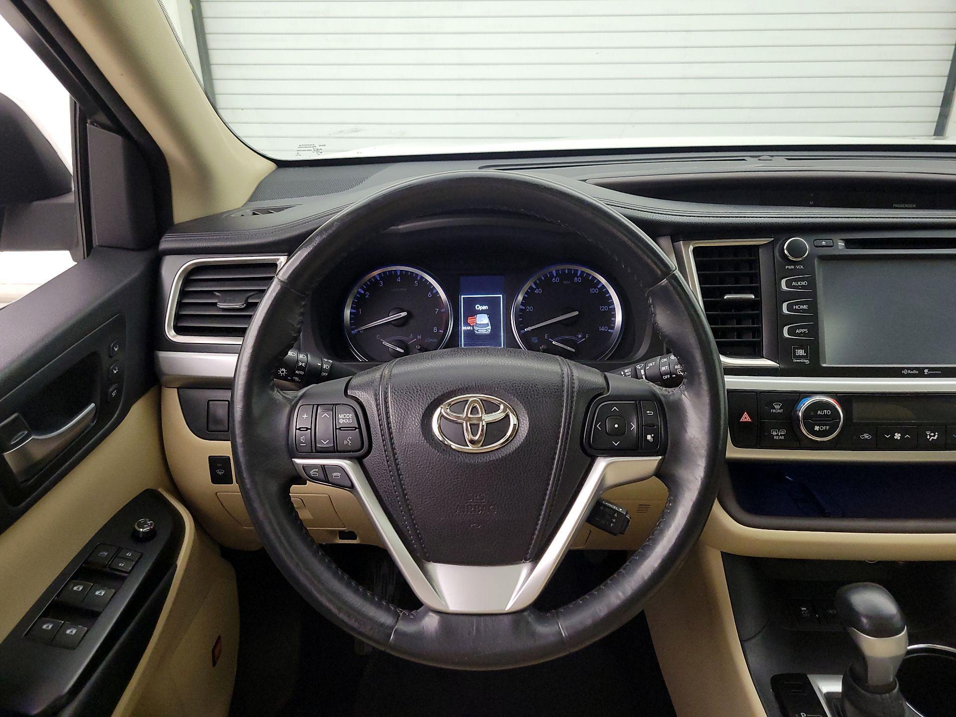 Thumbnail: 2014 Toyota Highlander - 10