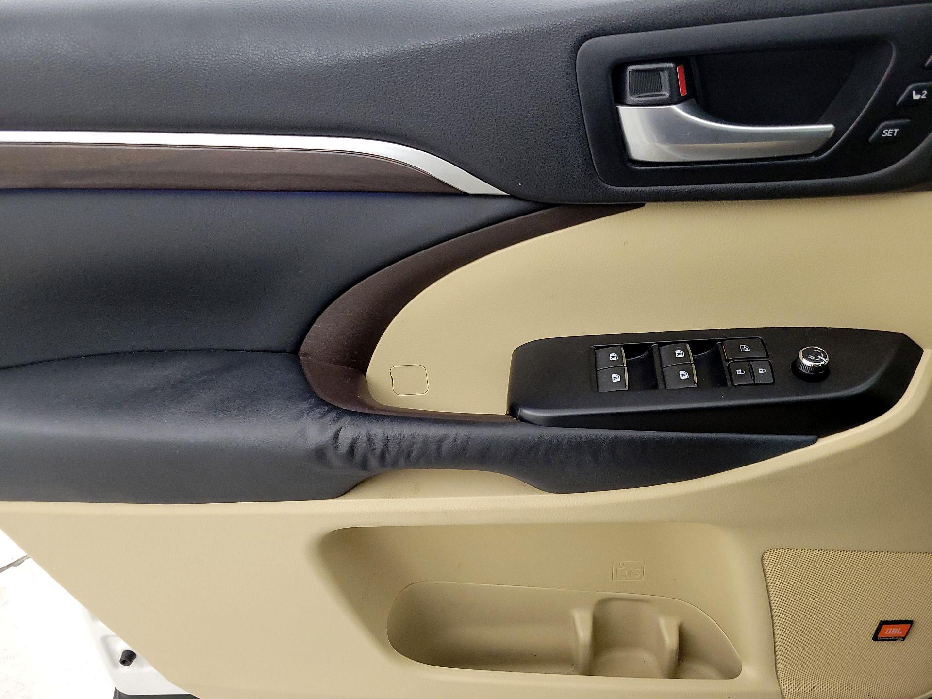 Thumbnail: 2014 Toyota Highlander - 12