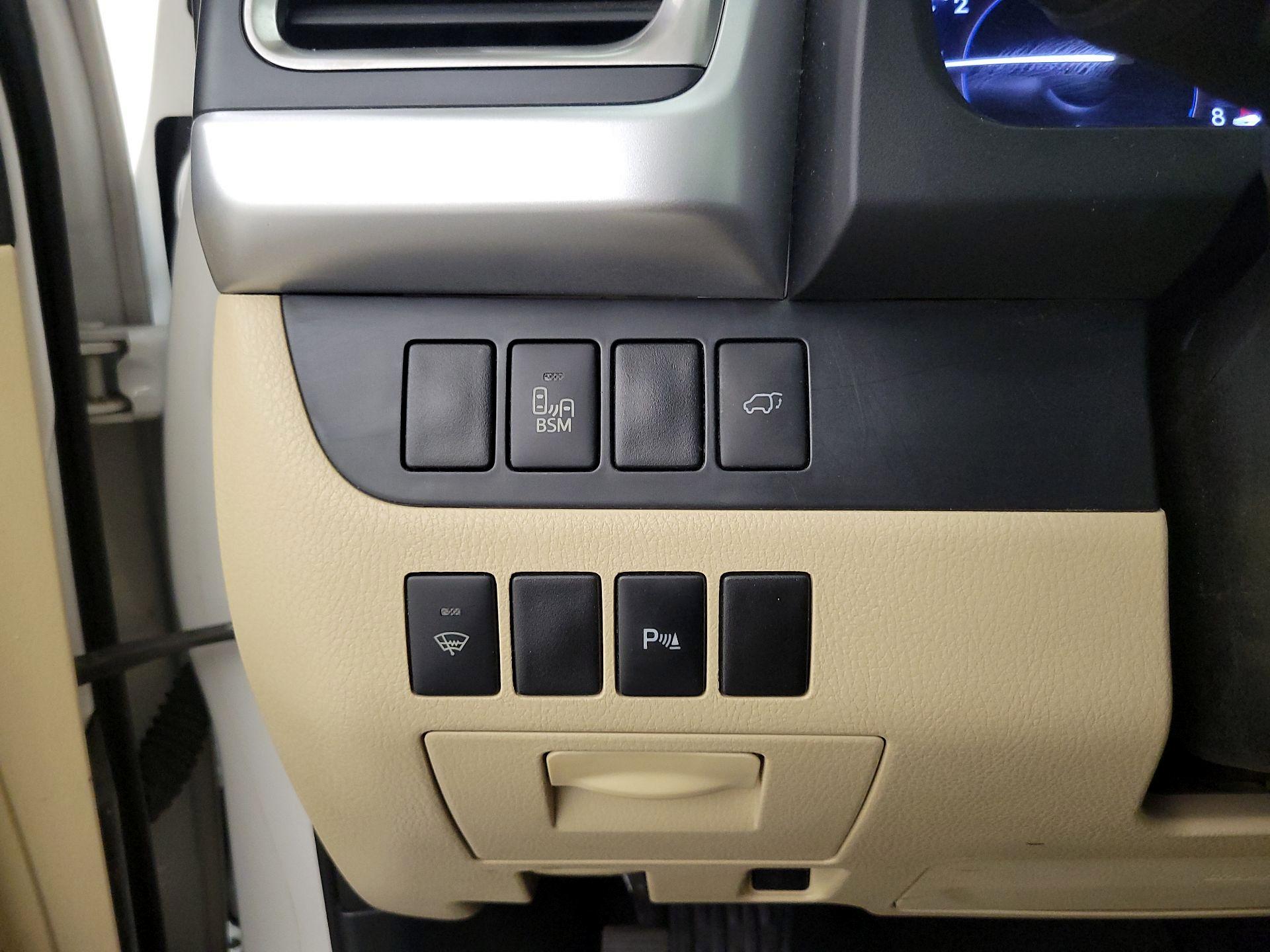 Thumbnail: 2014 Toyota Highlander - 13