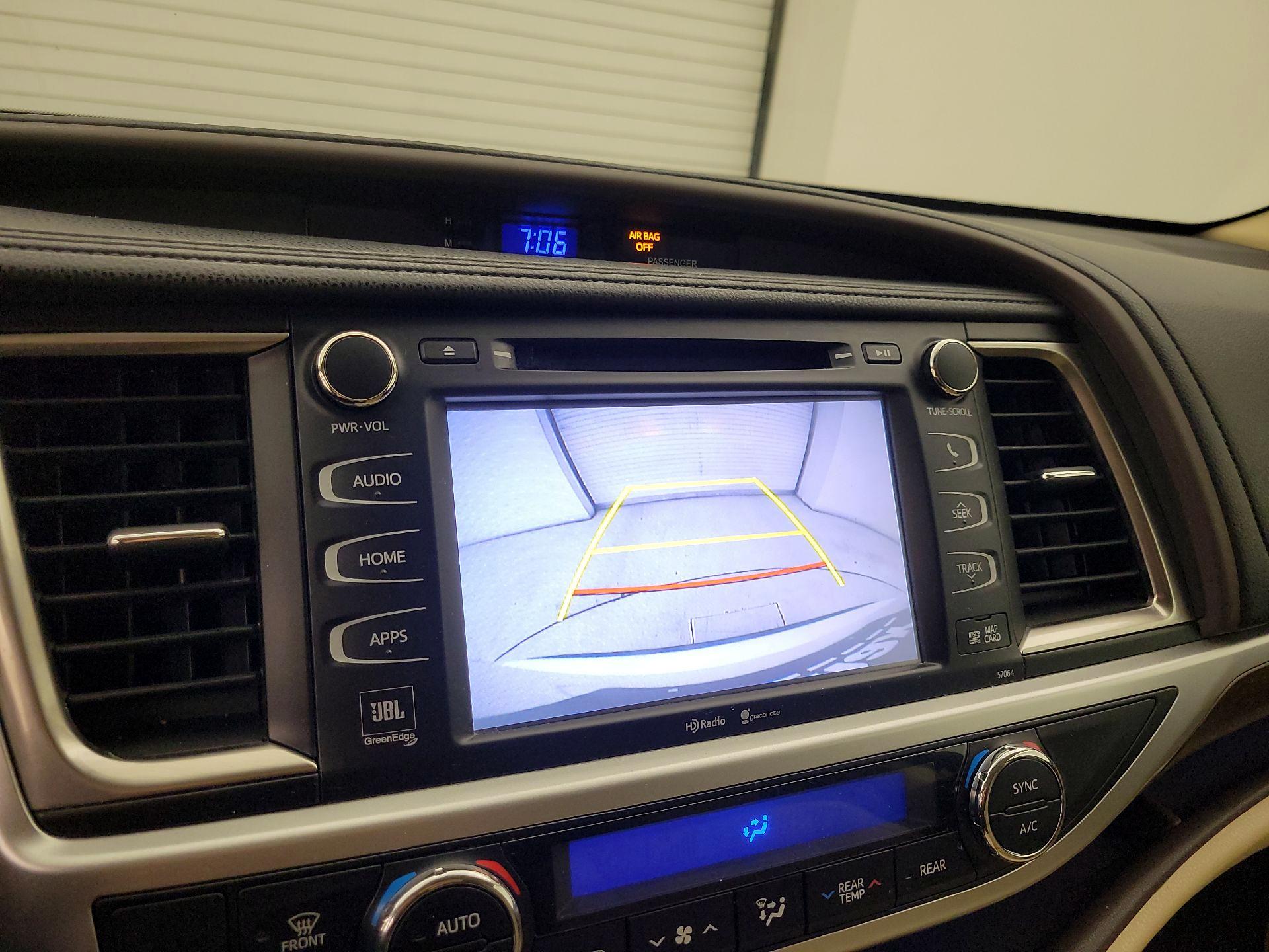 Thumbnail: 2014 Toyota Highlander - 14