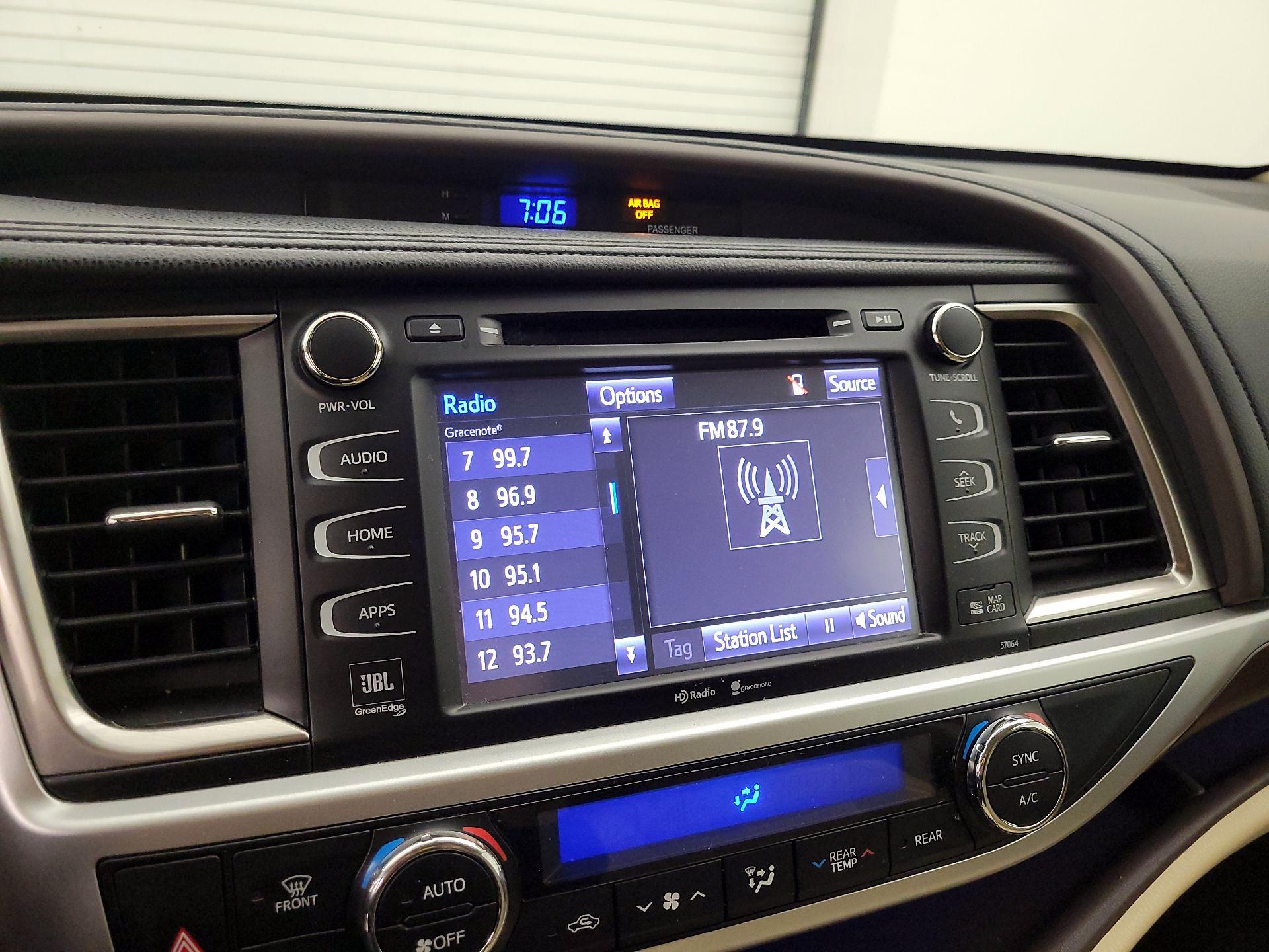 Thumbnail: 2014 Toyota Highlander - 15