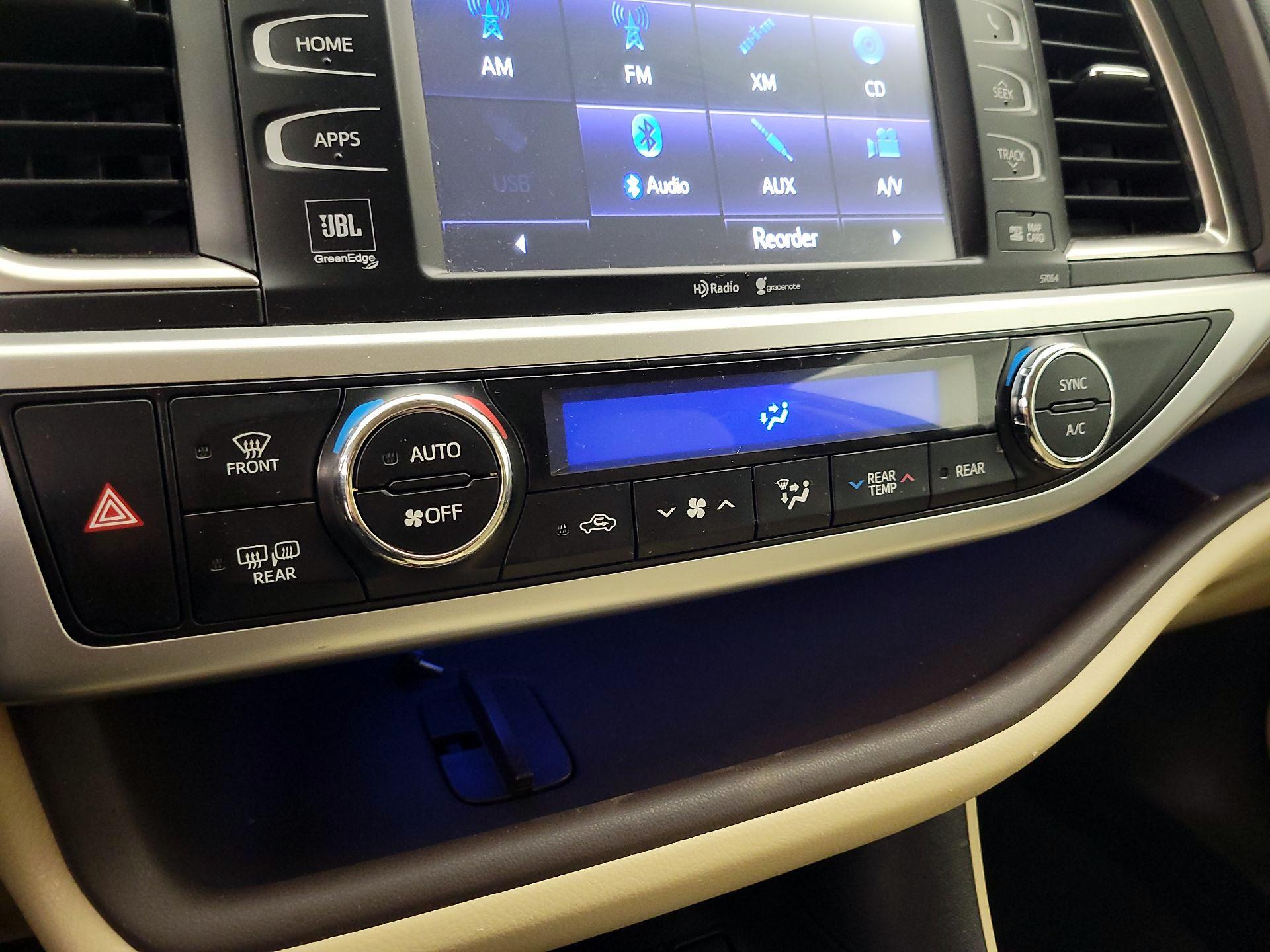 Thumbnail: 2014 Toyota Highlander - 16