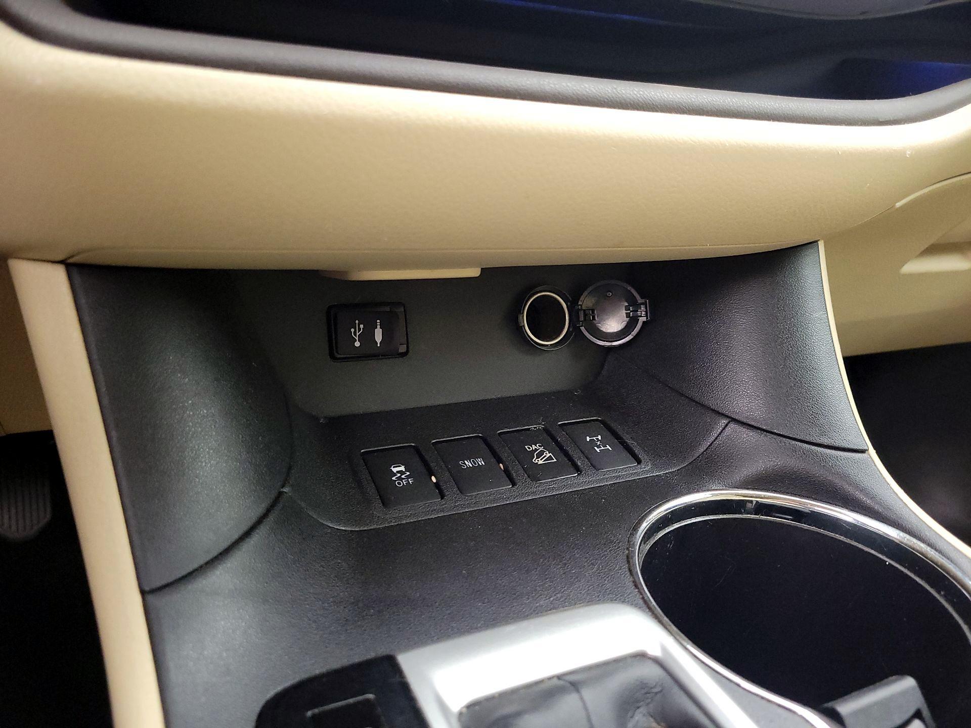 Thumbnail: 2014 Toyota Highlander - 18