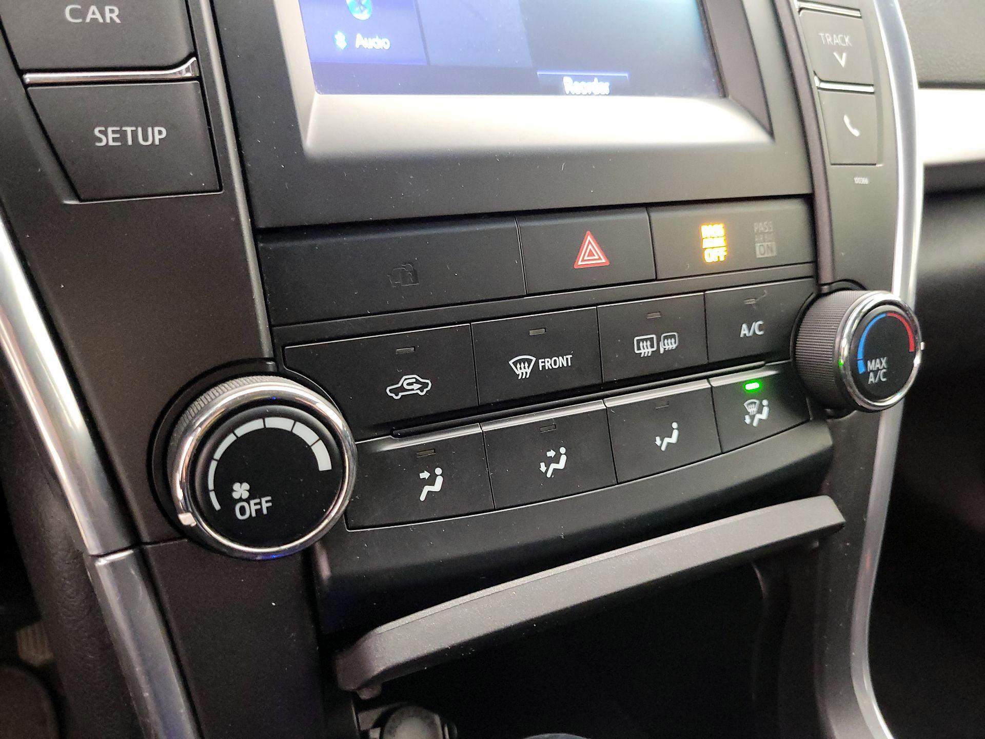 Thumbnail: 2015 Toyota Camry - 16