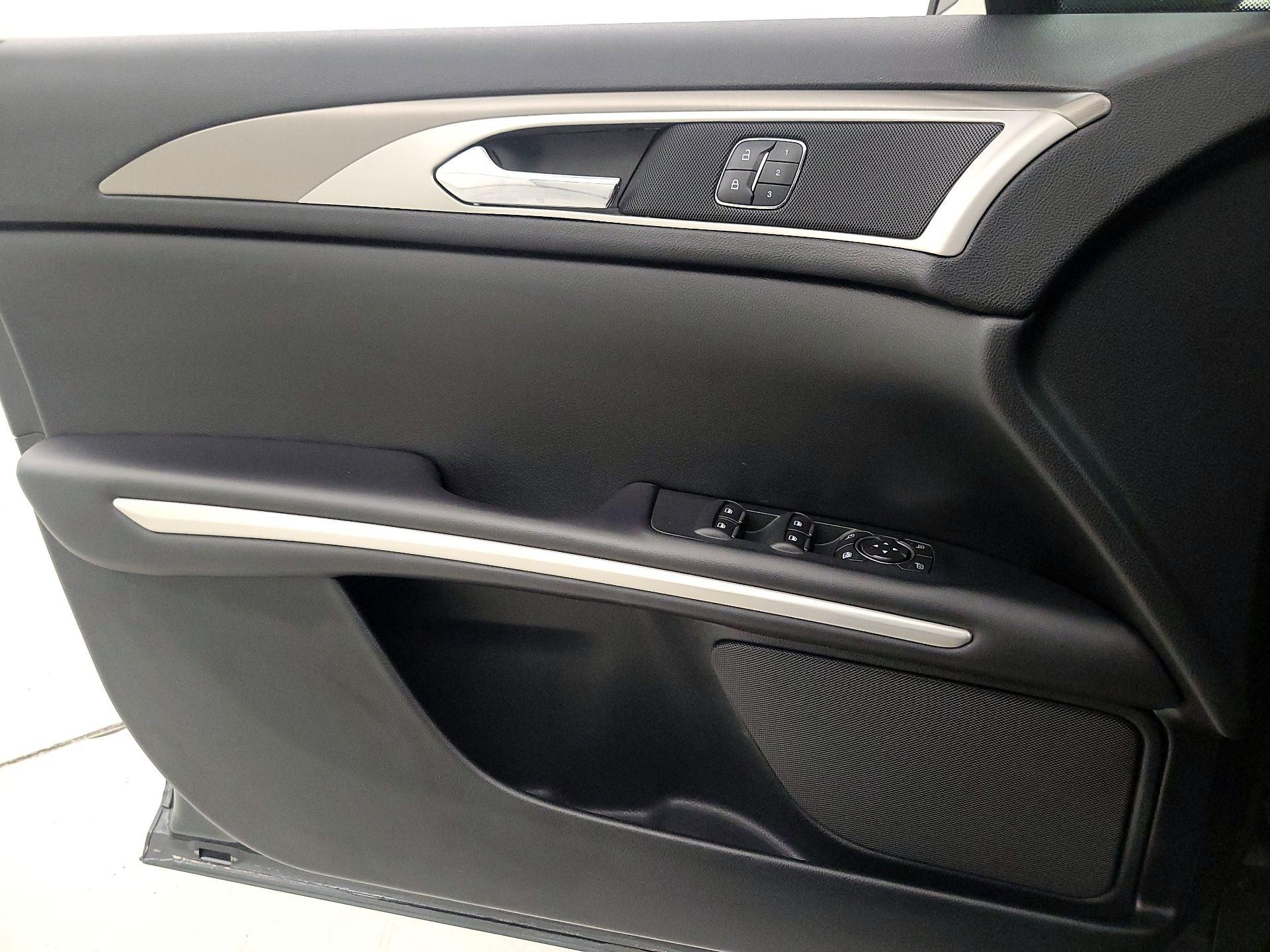 Thumbnail: 2016 Lincoln MKZ - 12