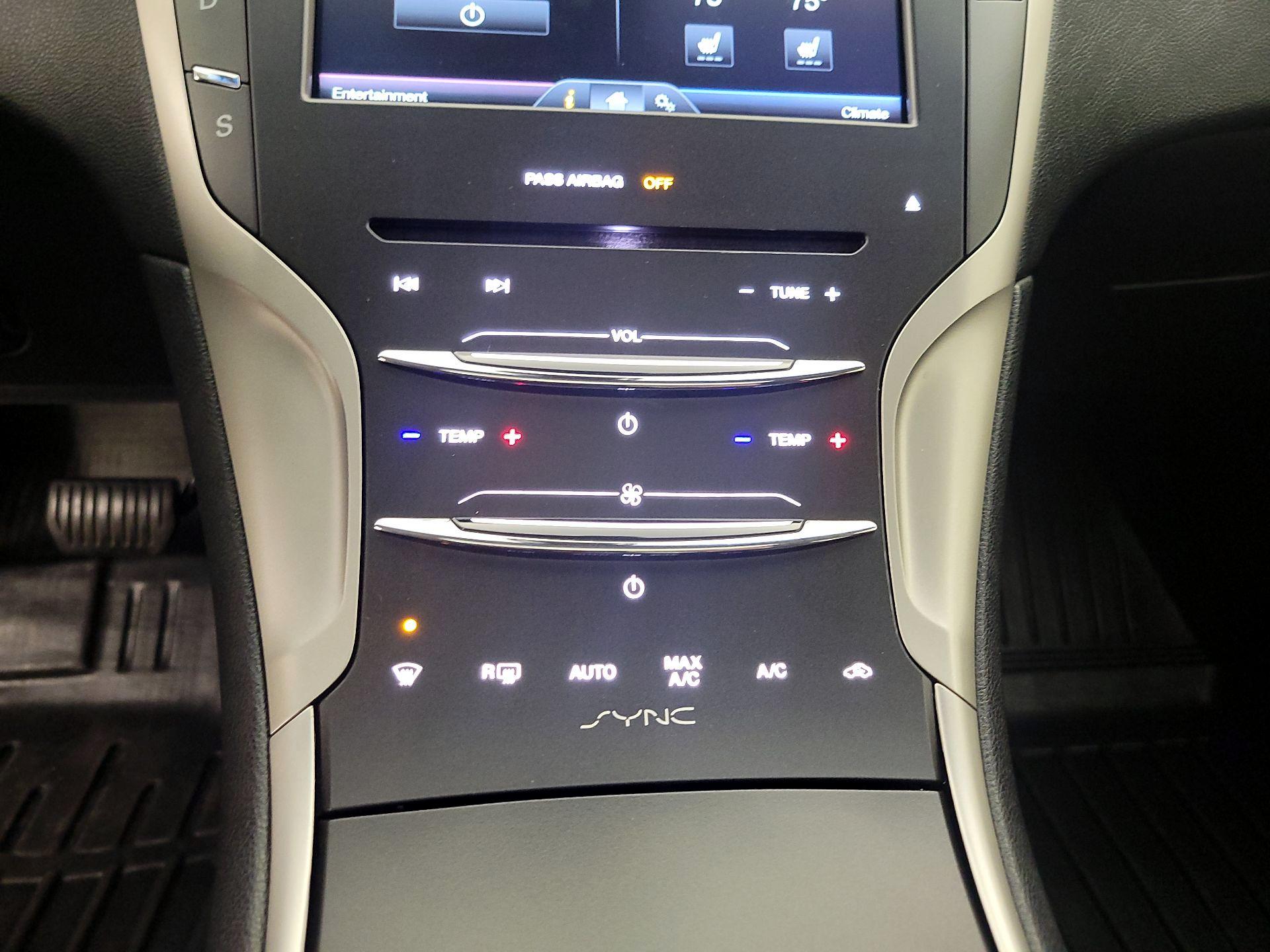 Thumbnail: 2016 Lincoln MKZ - 17