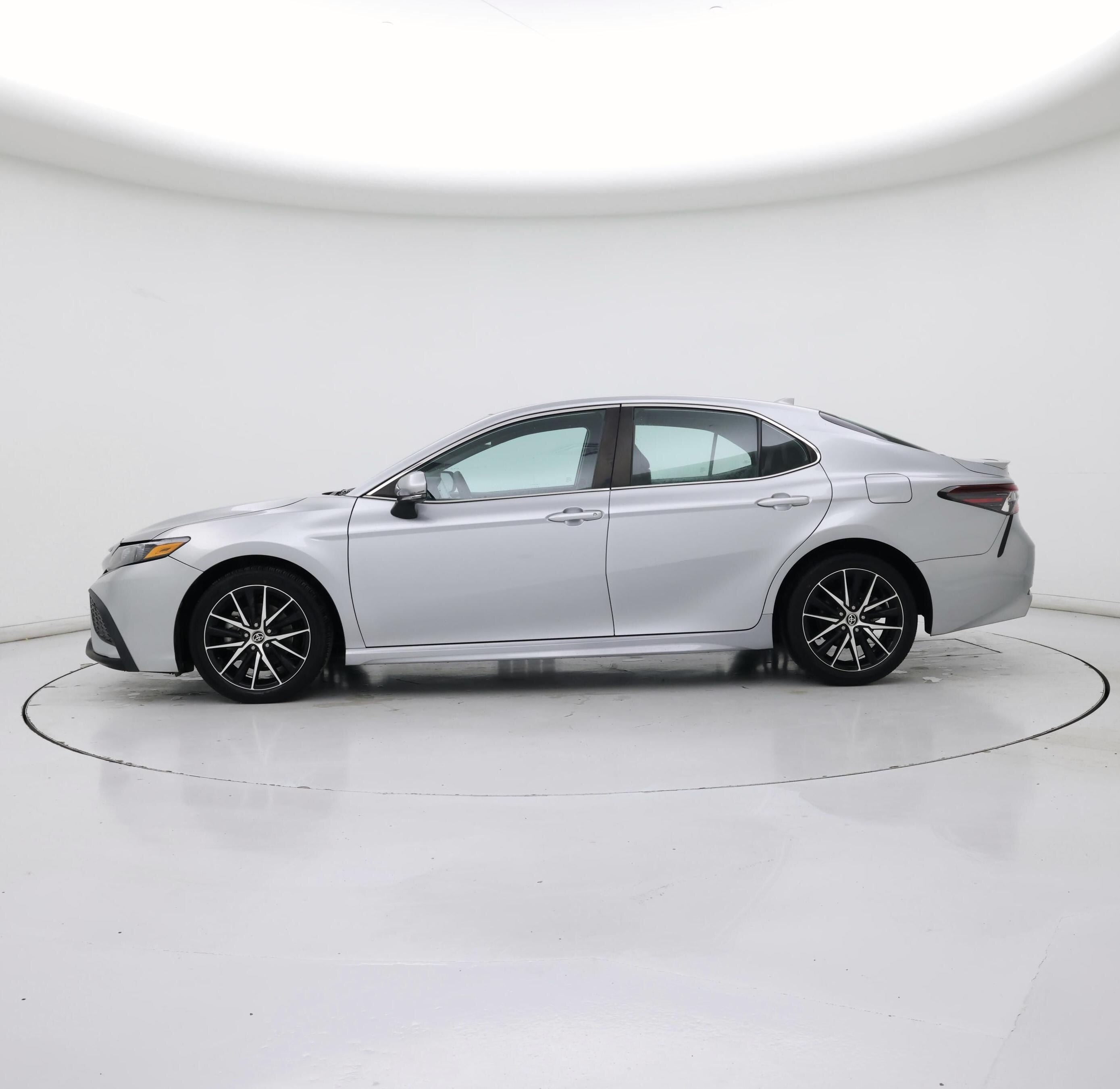 Thumbnail: 2022 Toyota Camry - 3