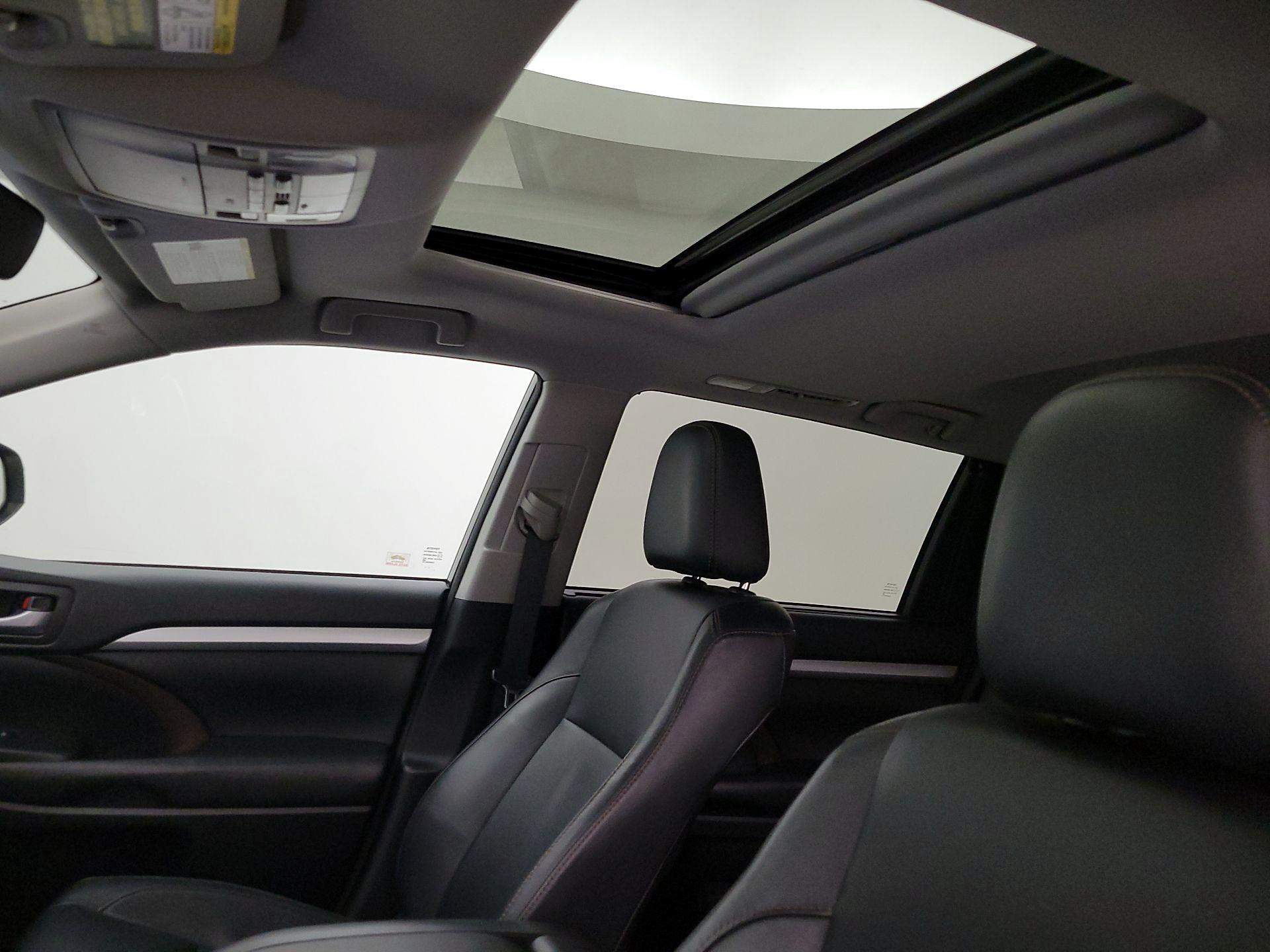 Thumbnail: 2018 Toyota Highlander - 19