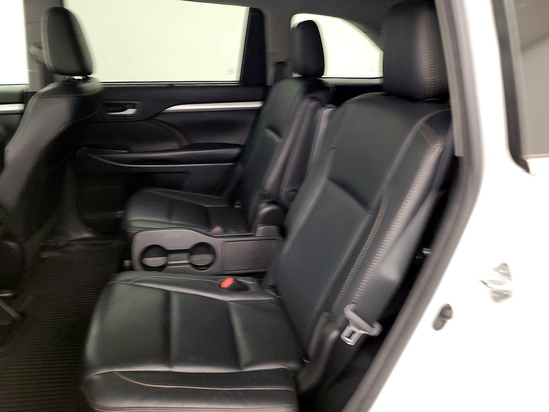 Thumbnail: 2018 Toyota Highlander - 20