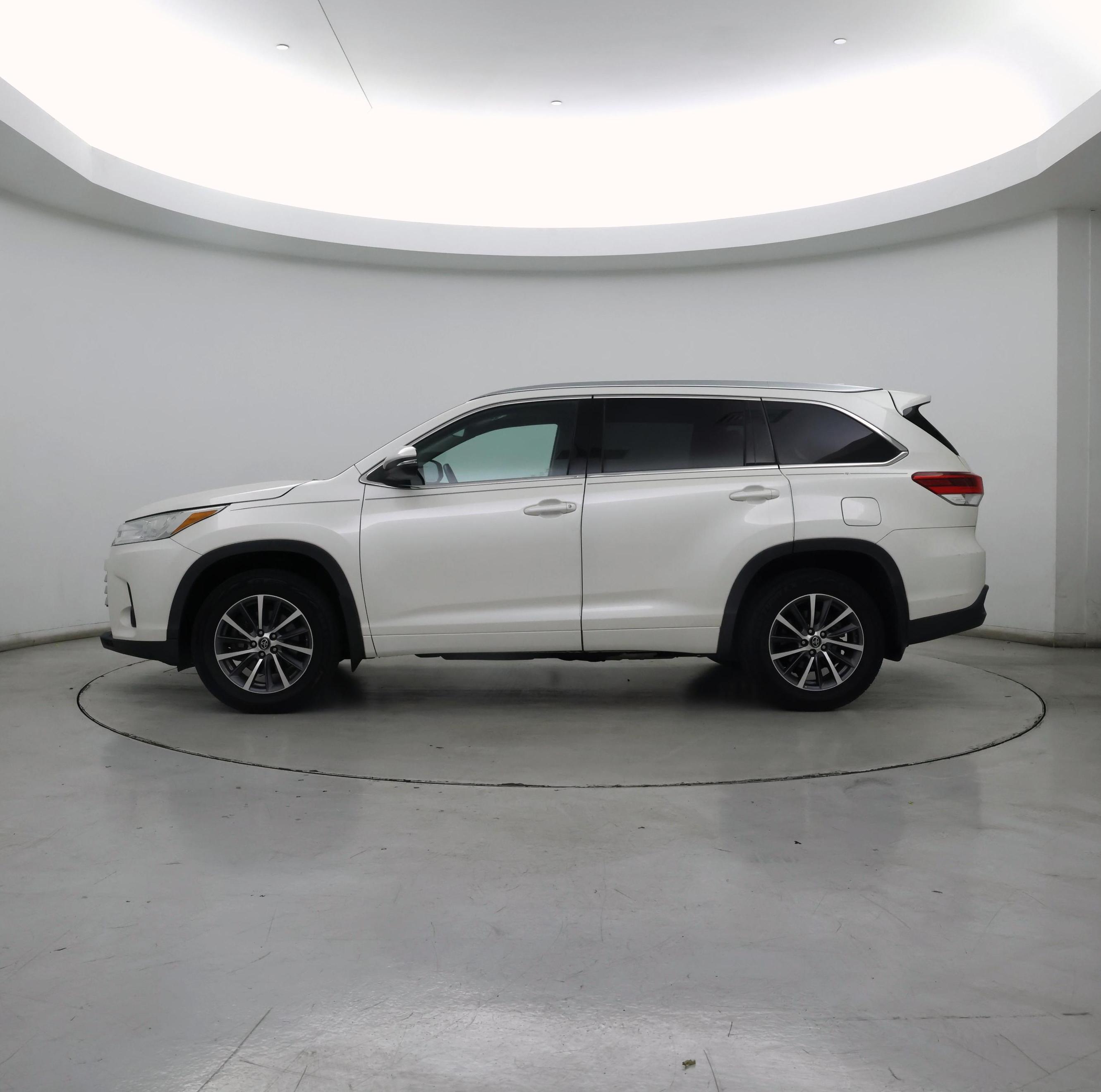 Thumbnail: 2018 Toyota Highlander - 3