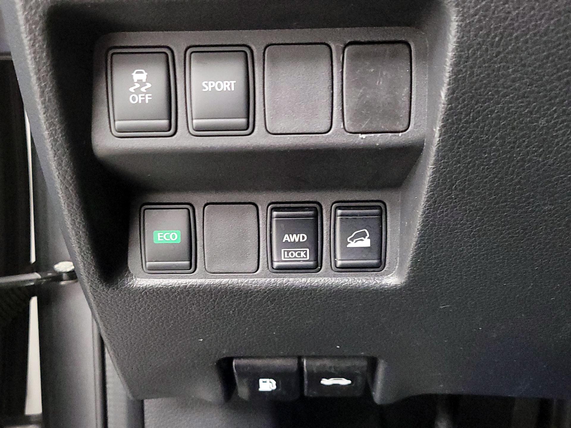 Thumbnail: 2016 Nissan Rogue - 13