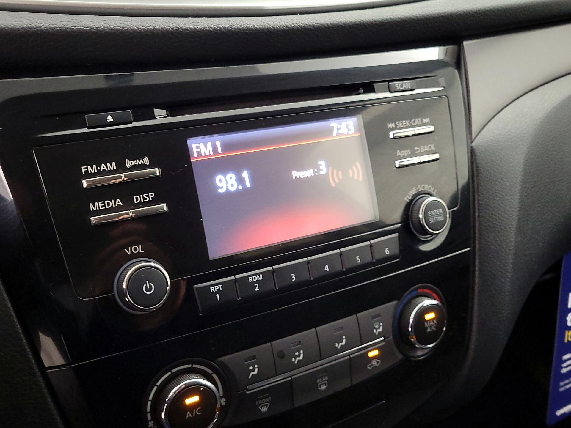 Thumbnail: 2016 Nissan Rogue - 15