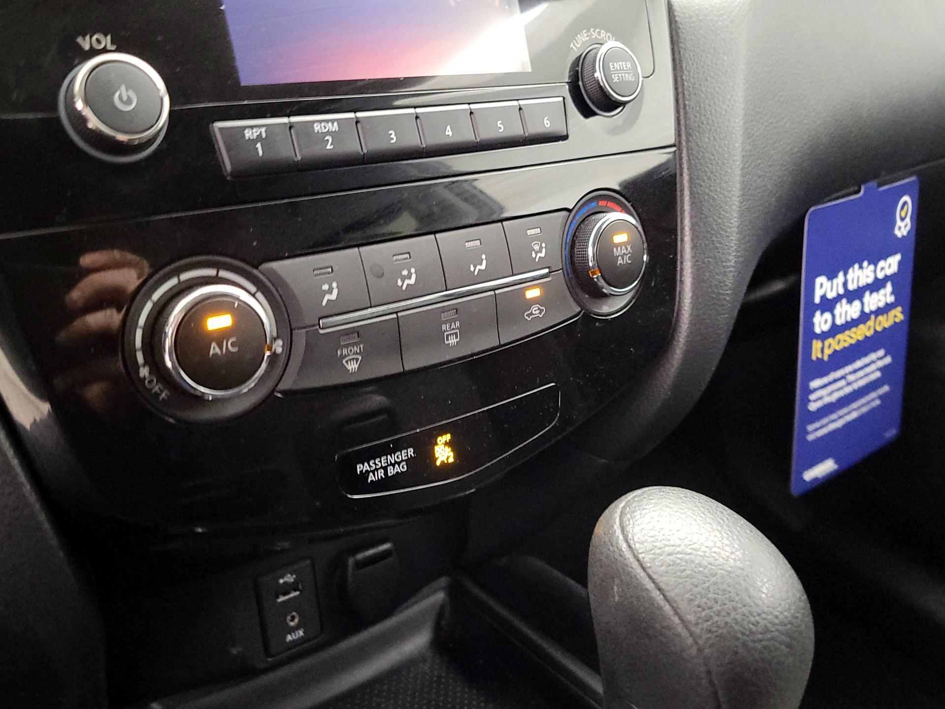 Thumbnail: 2016 Nissan Rogue - 16