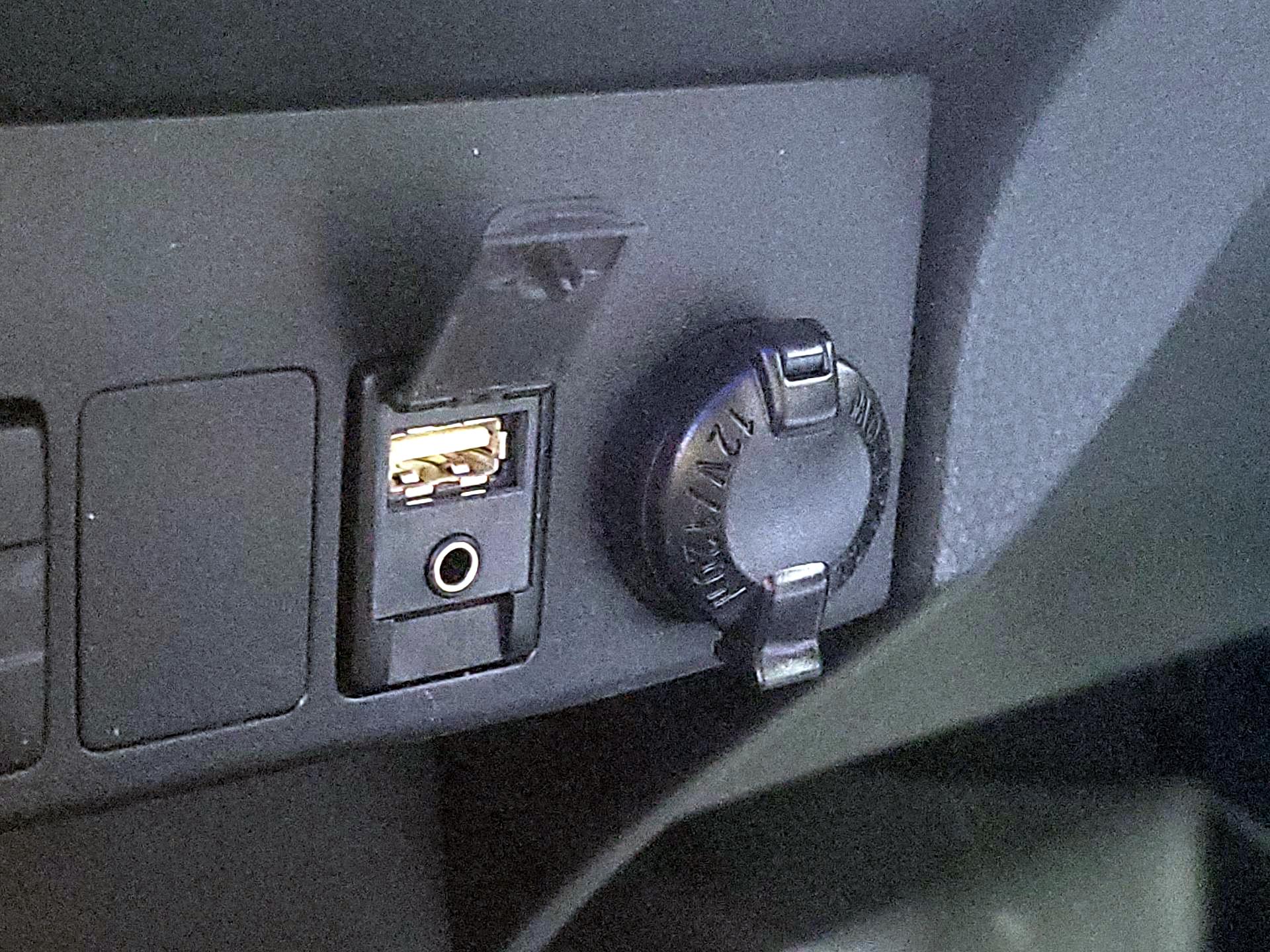 Thumbnail: 2017 Toyota RAV4 - 18