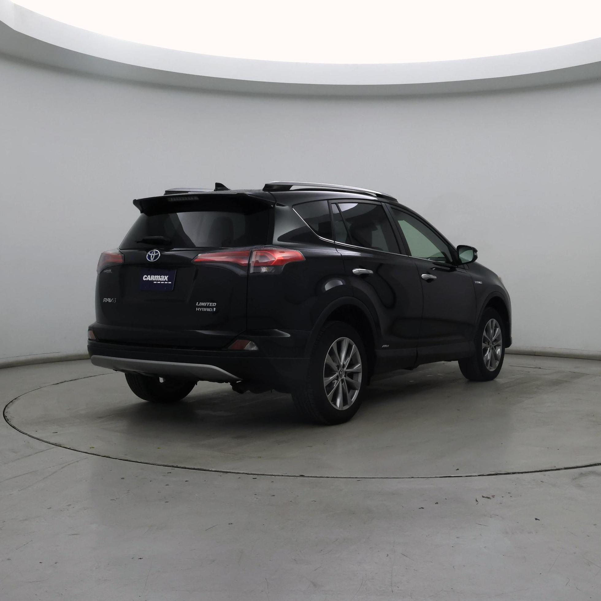 Thumbnail: 2017 Toyota RAV4 - 8