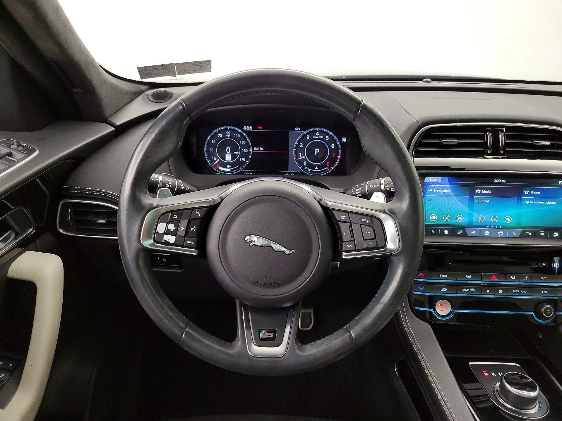 Thumbnail: 2019 Jaguar F-Pace - 10