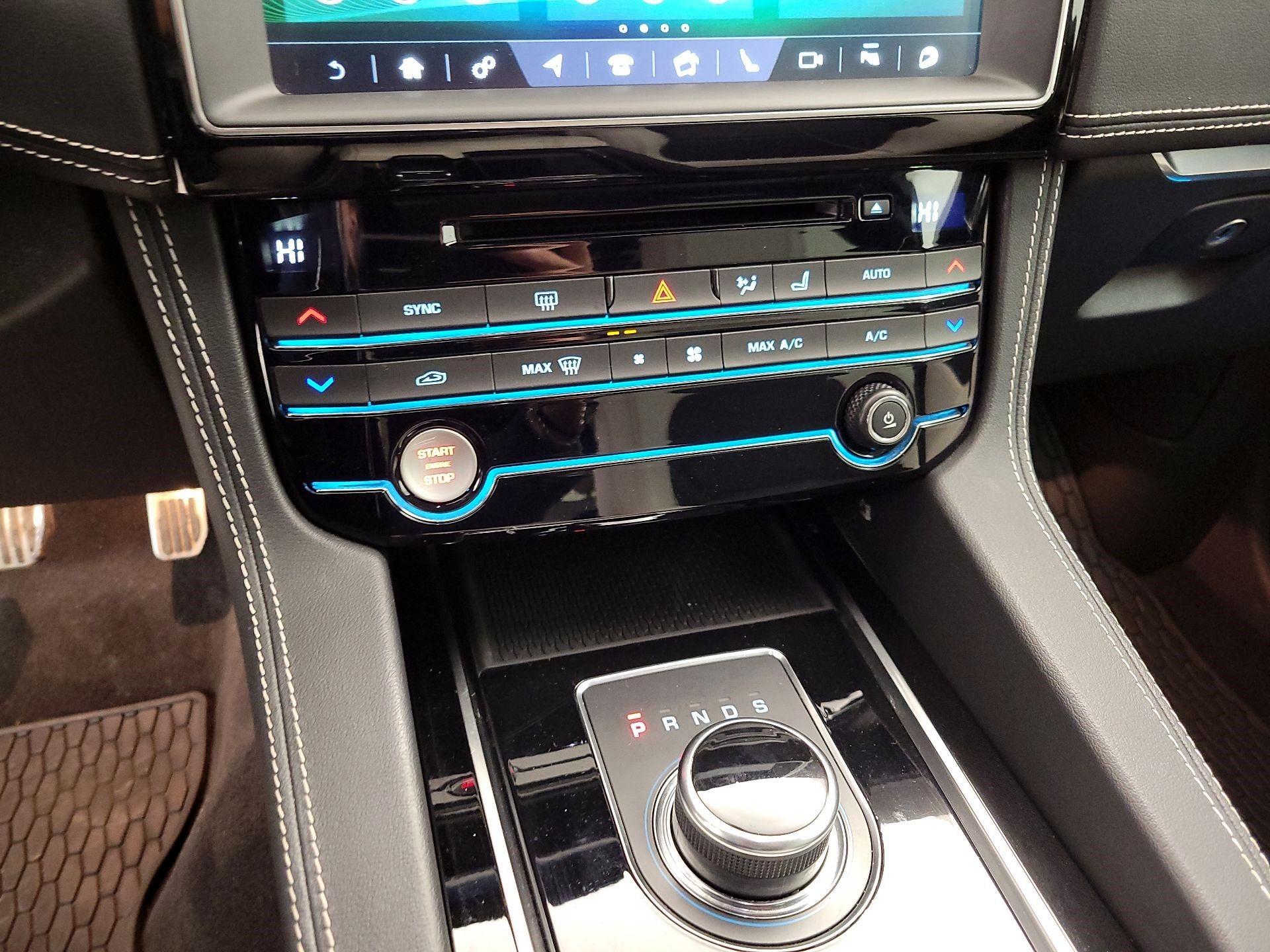 Thumbnail: 2019 Jaguar F-Pace - 16