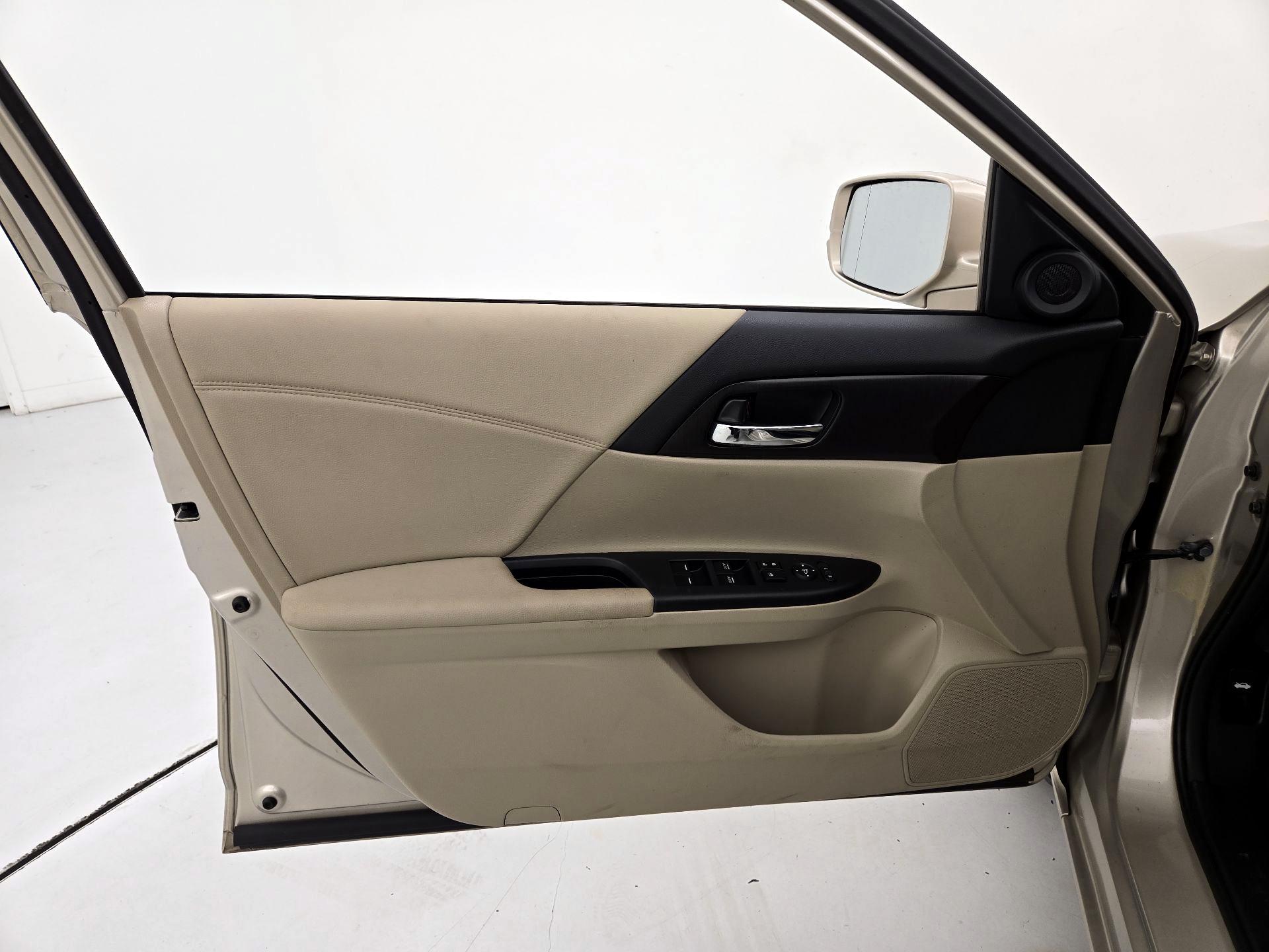 Thumbnail: 2015 Honda Accord - 12