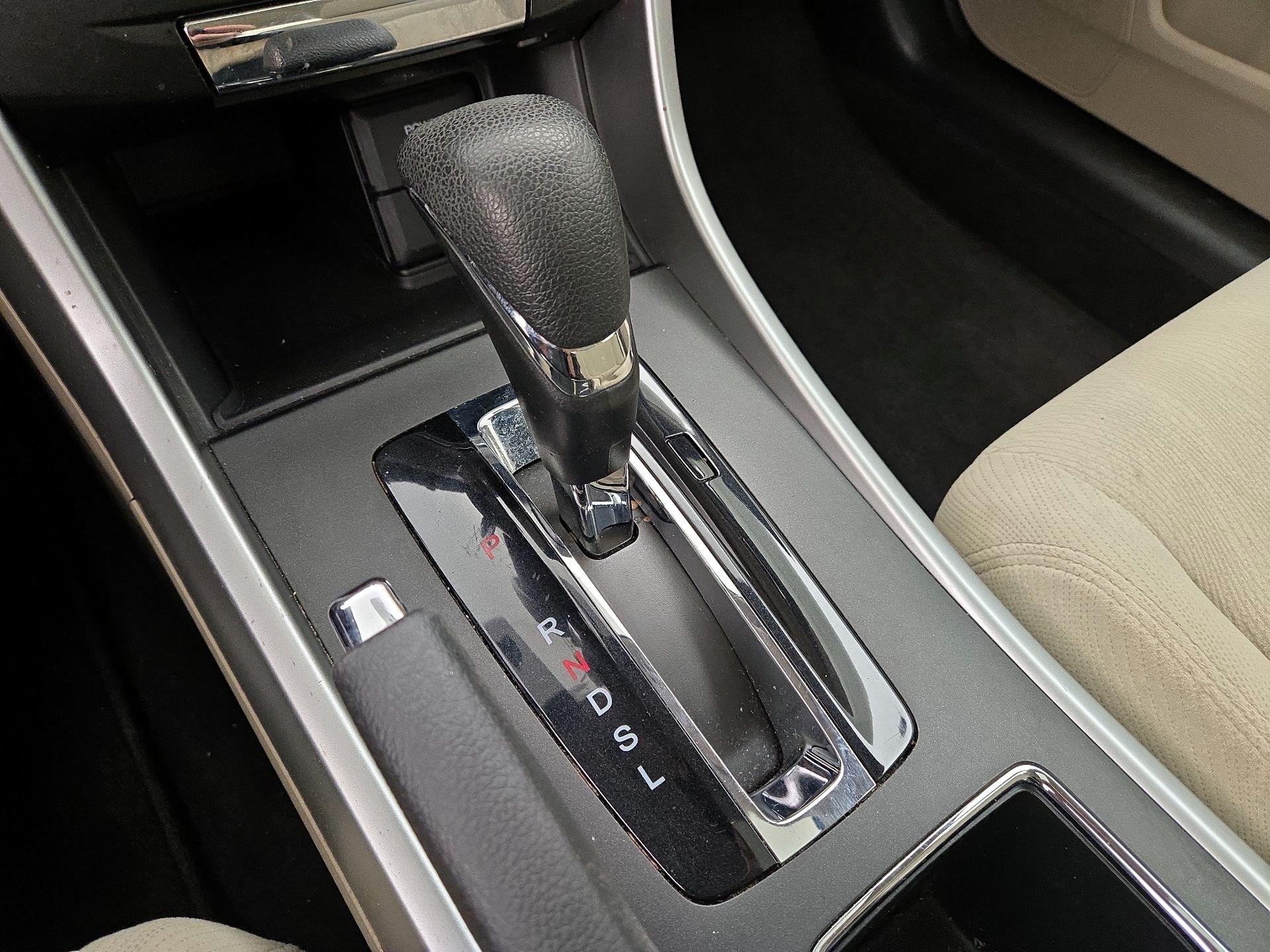 Thumbnail: 2015 Honda Accord - 17