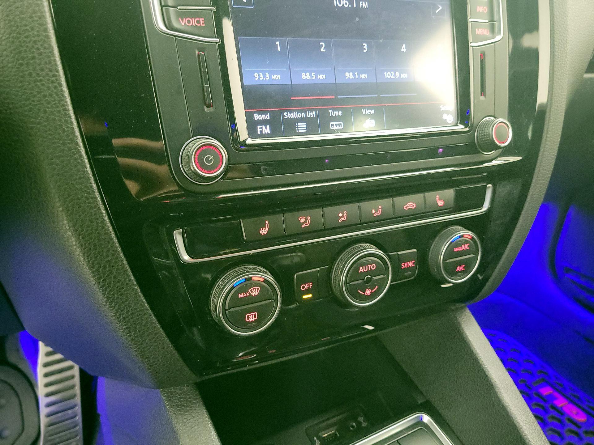 Thumbnail: 2017 Volkswagen Jetta - 16