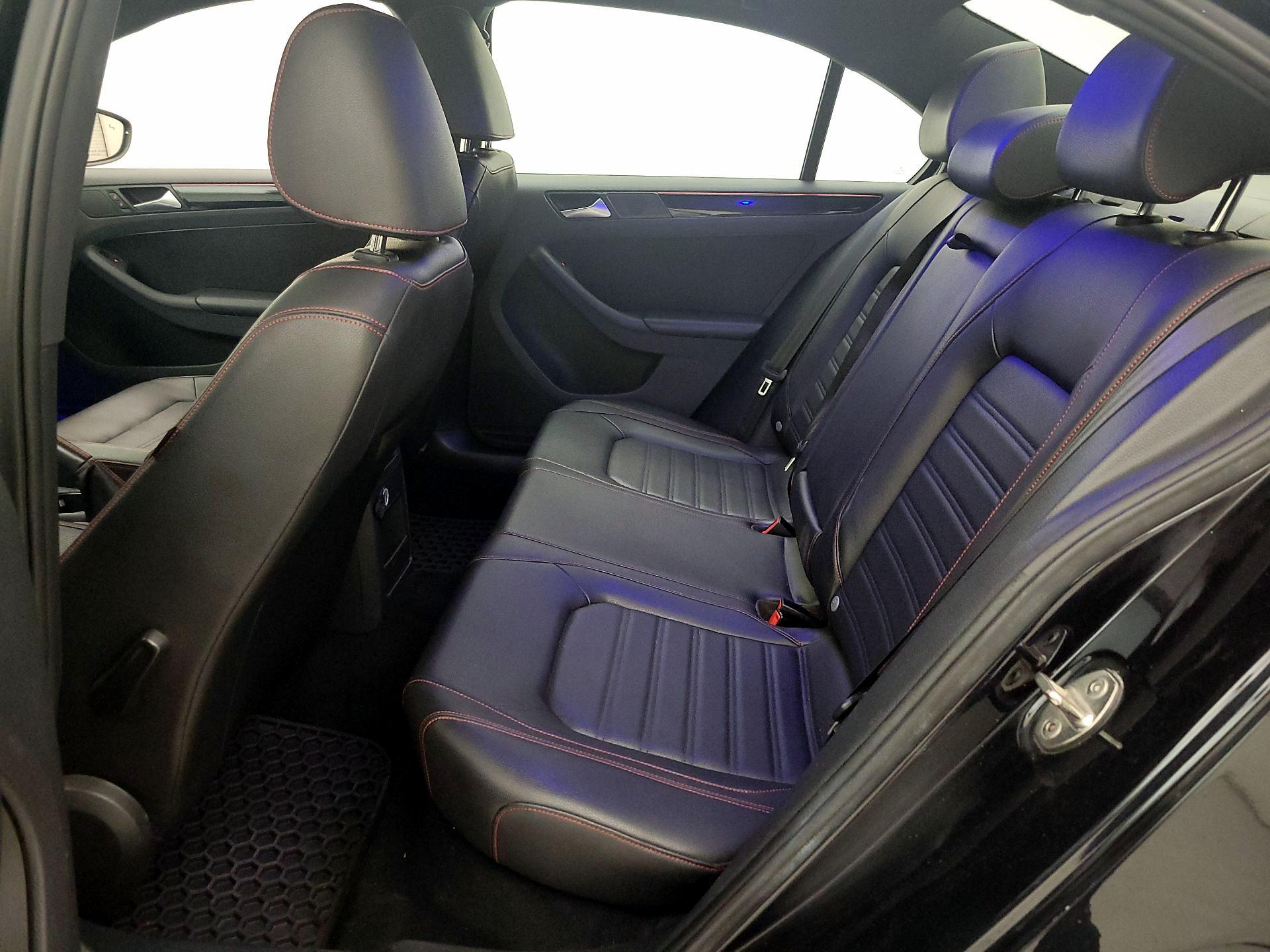 Thumbnail: 2017 Volkswagen Jetta - 18