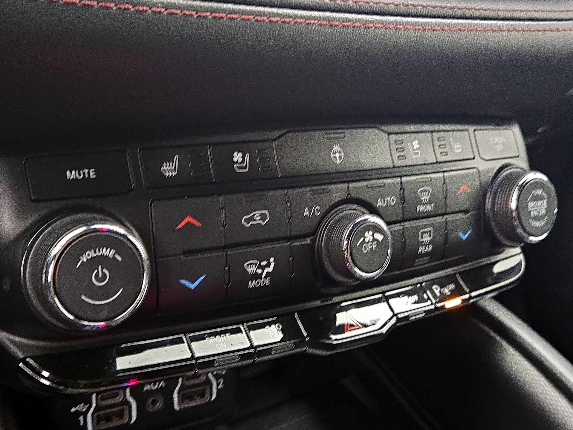 Thumbnail: 2022 Dodge Durango - 16