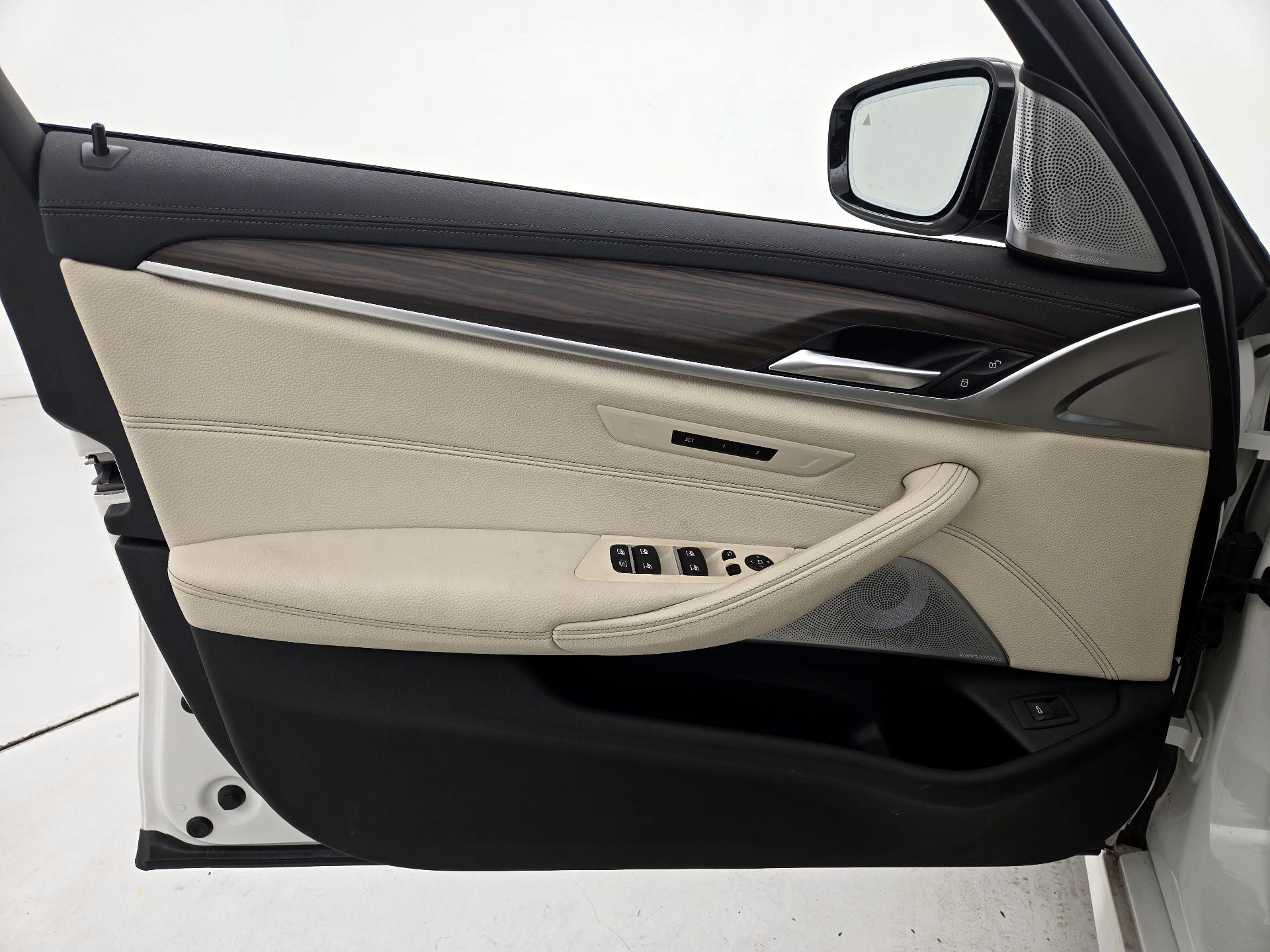 Thumbnail: 2021 BMW 5 Series - 12