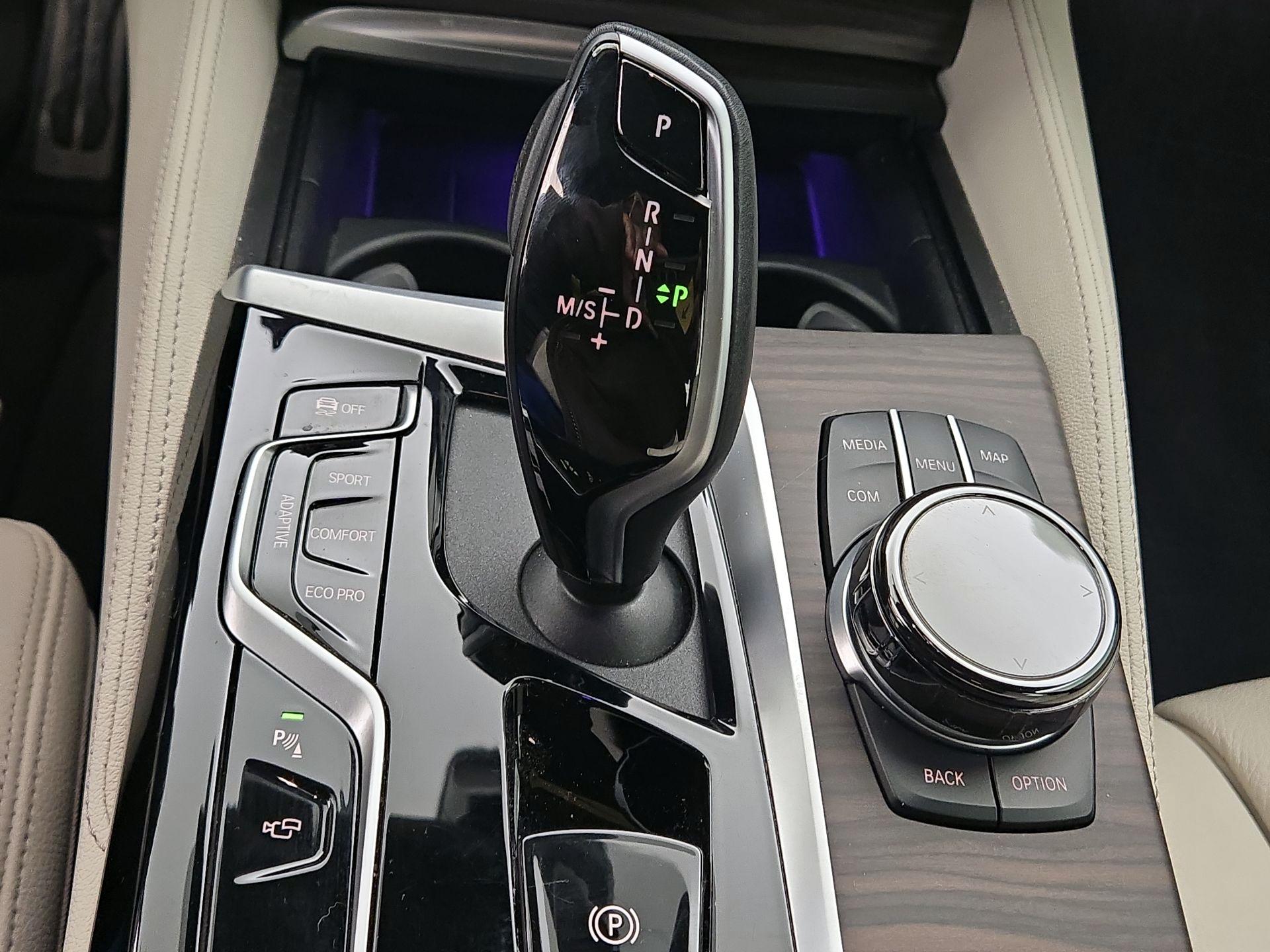 Thumbnail: 2021 BMW 5 Series - 17