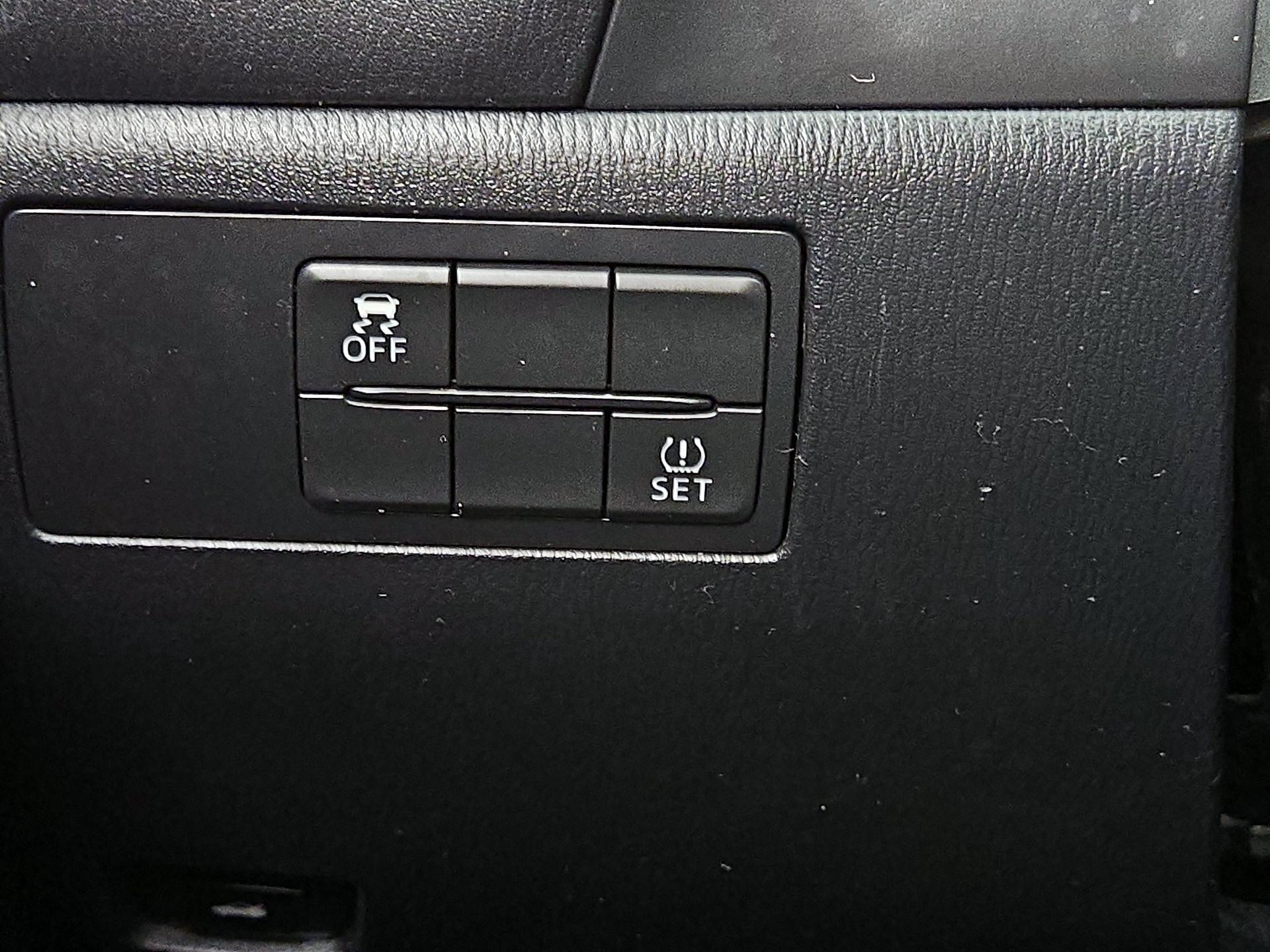 Thumbnail: 2018 Mazda Mazda3 - 13