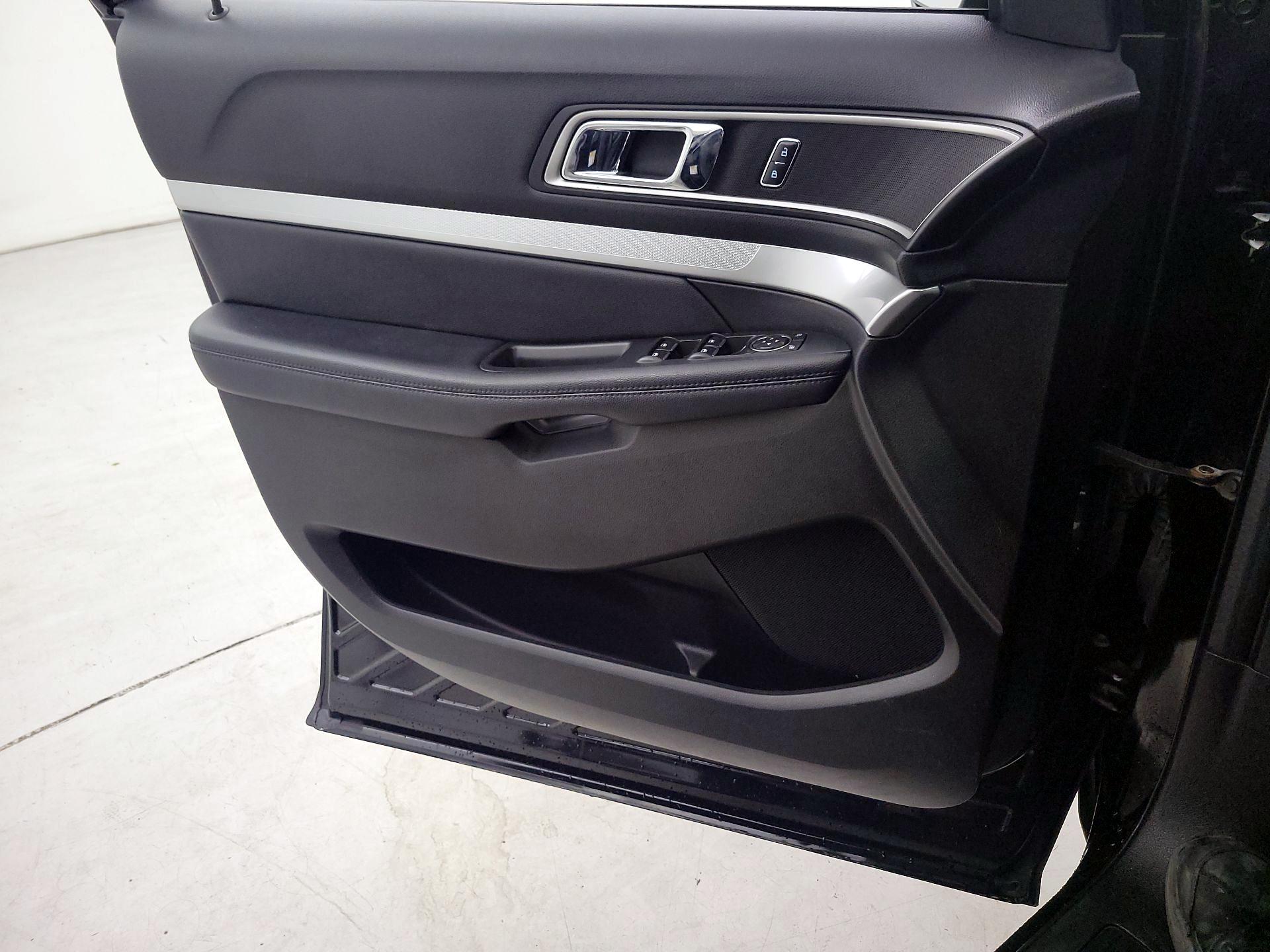 Thumbnail: 2017 Ford Explorer - 12