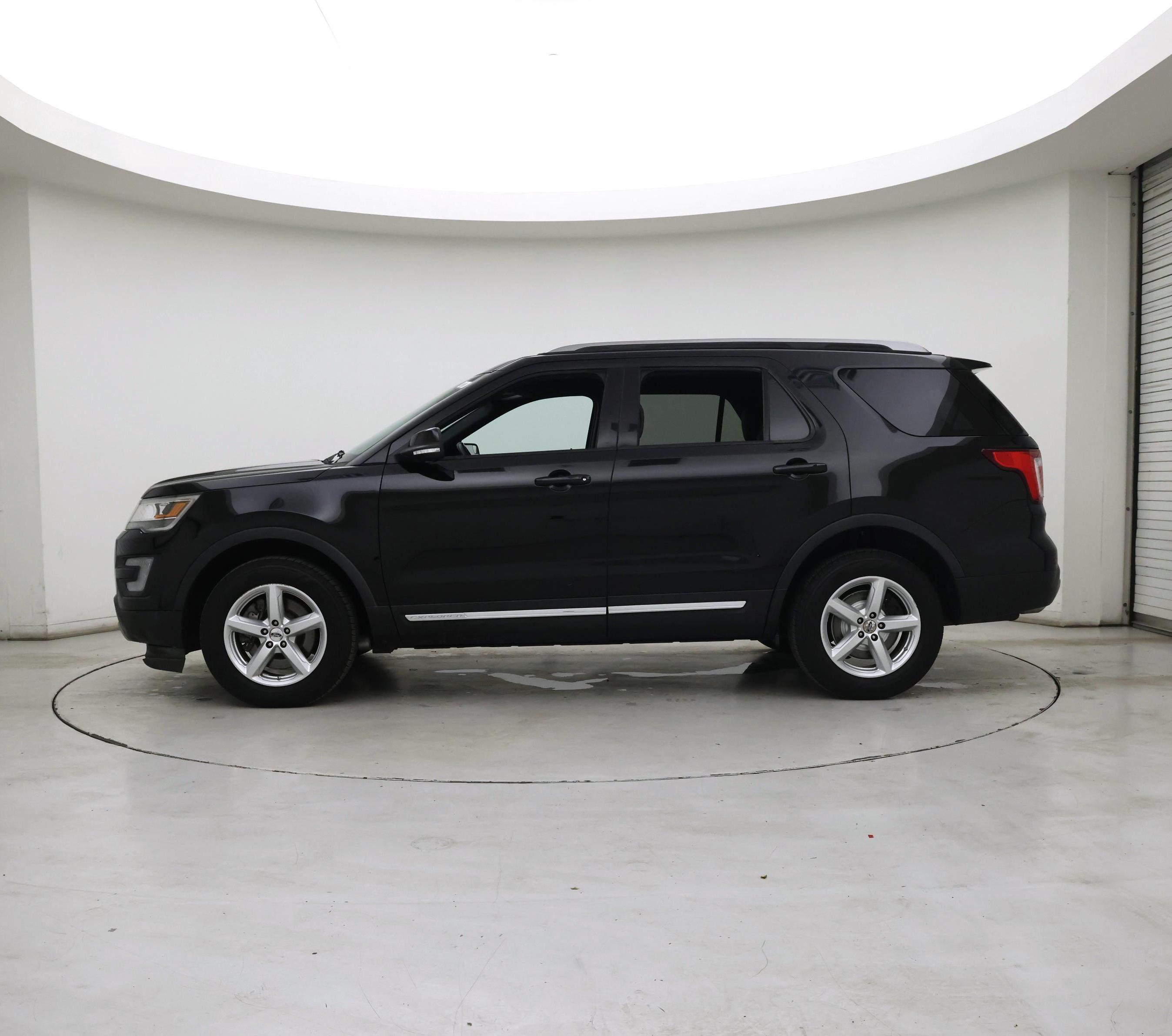 Thumbnail: 2017 Ford Explorer - 3