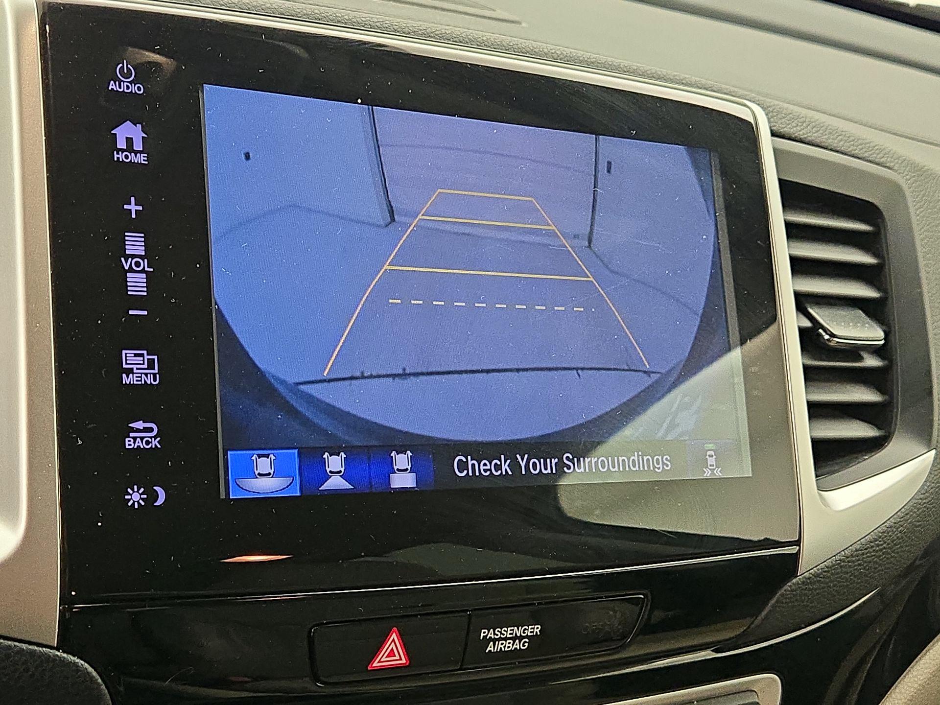 Thumbnail: 2017 Honda Pilot - 15