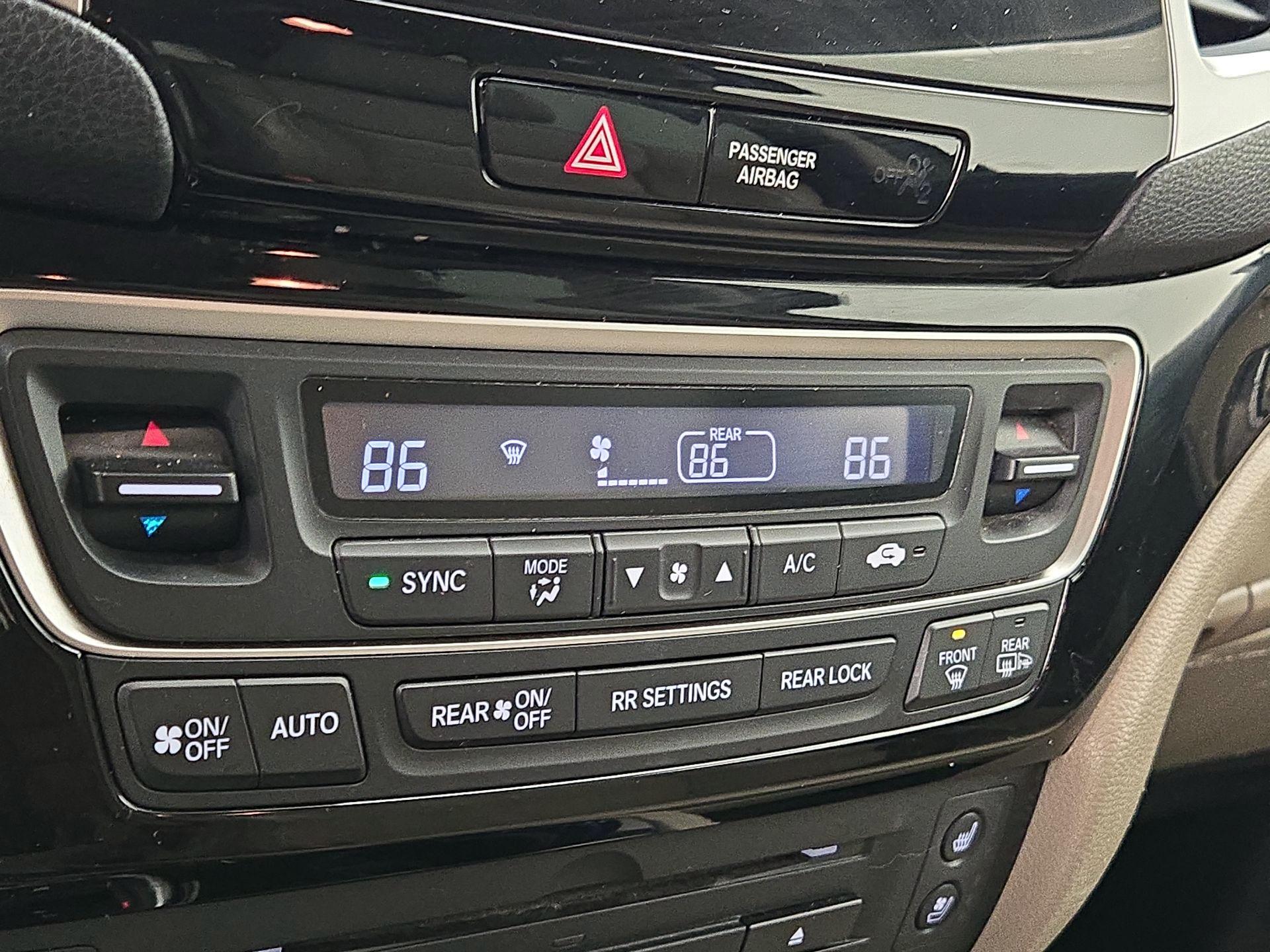 Thumbnail: 2017 Honda Pilot - 17