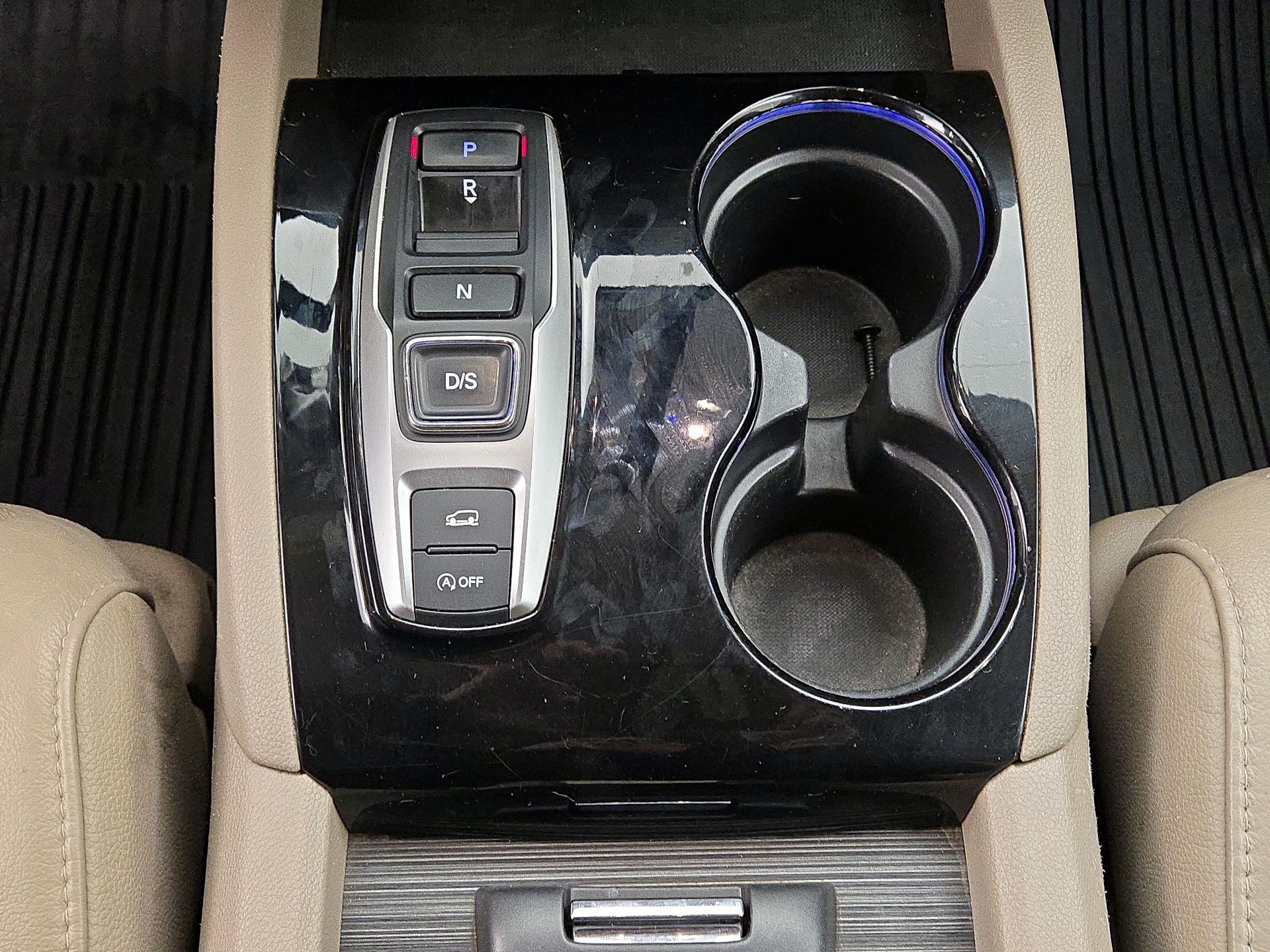 Thumbnail: 2017 Honda Pilot - 18