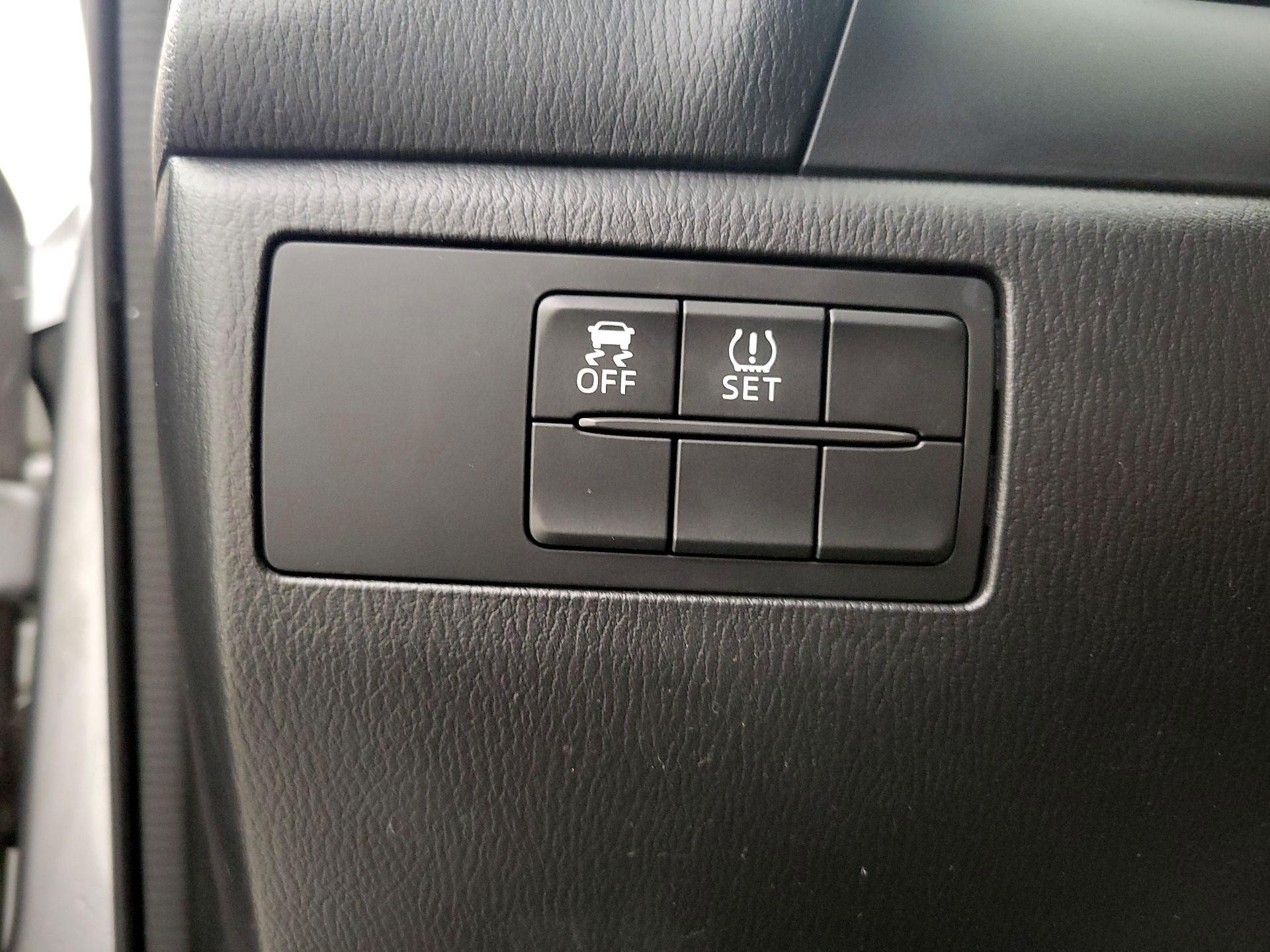 Thumbnail: 2014 Mazda Mazda3 - 13