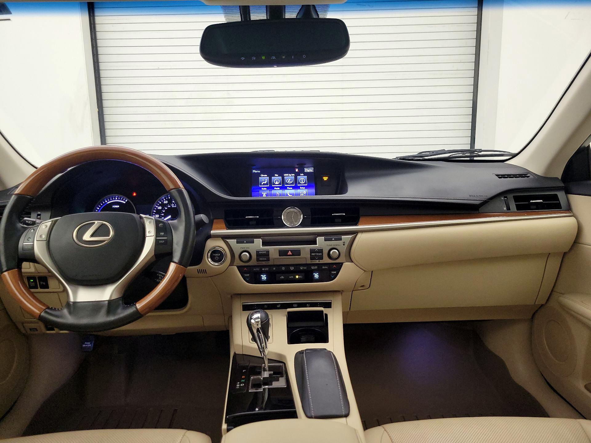 Thumbnail: 2015 Lexus ES - 9