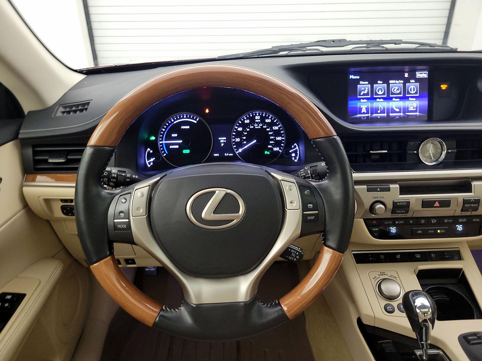 Thumbnail: 2015 Lexus ES - 10