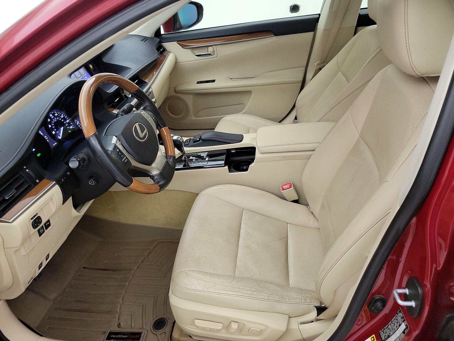 Thumbnail: 2015 Lexus ES - 11