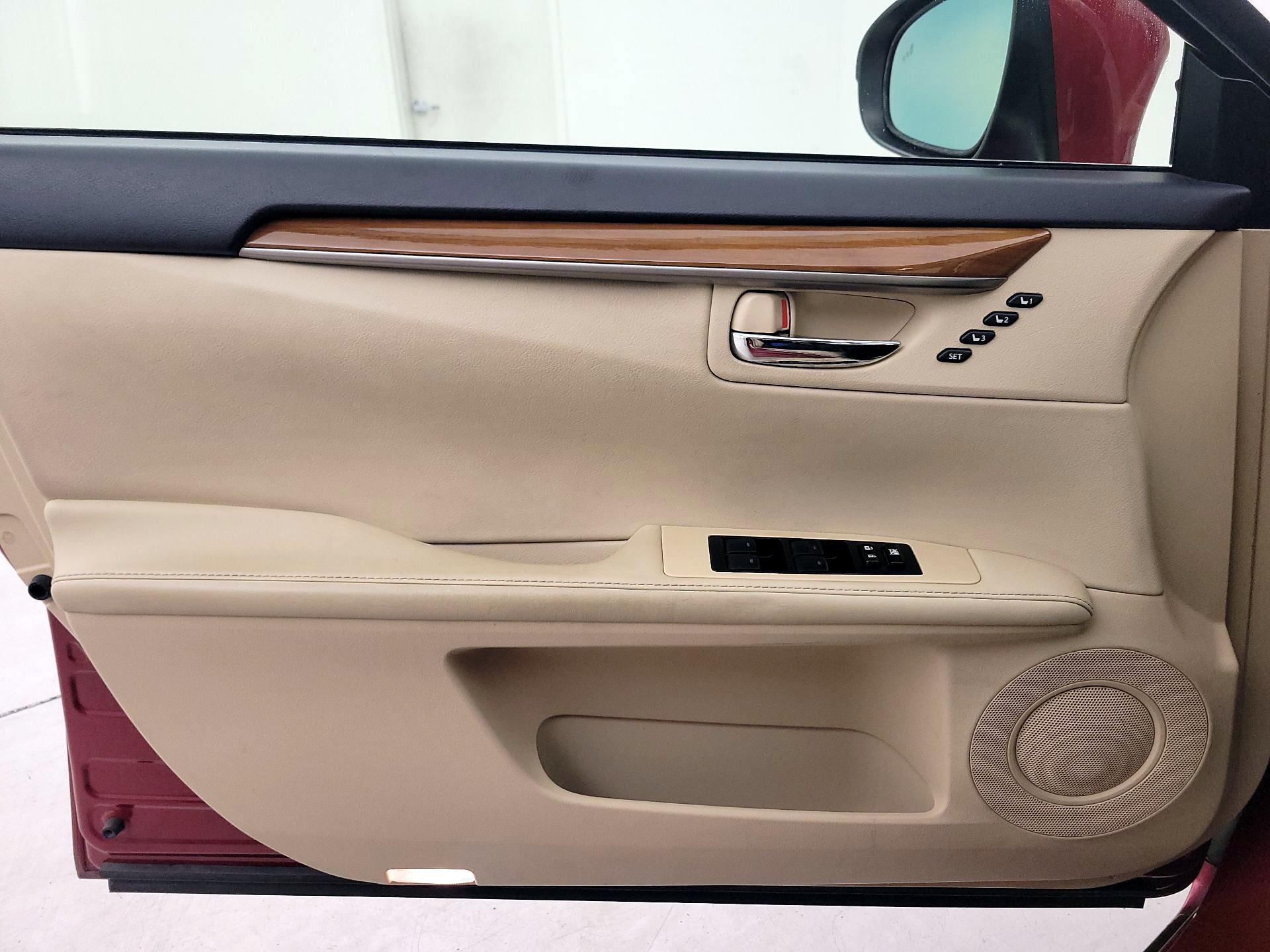 Thumbnail: 2015 Lexus ES - 12