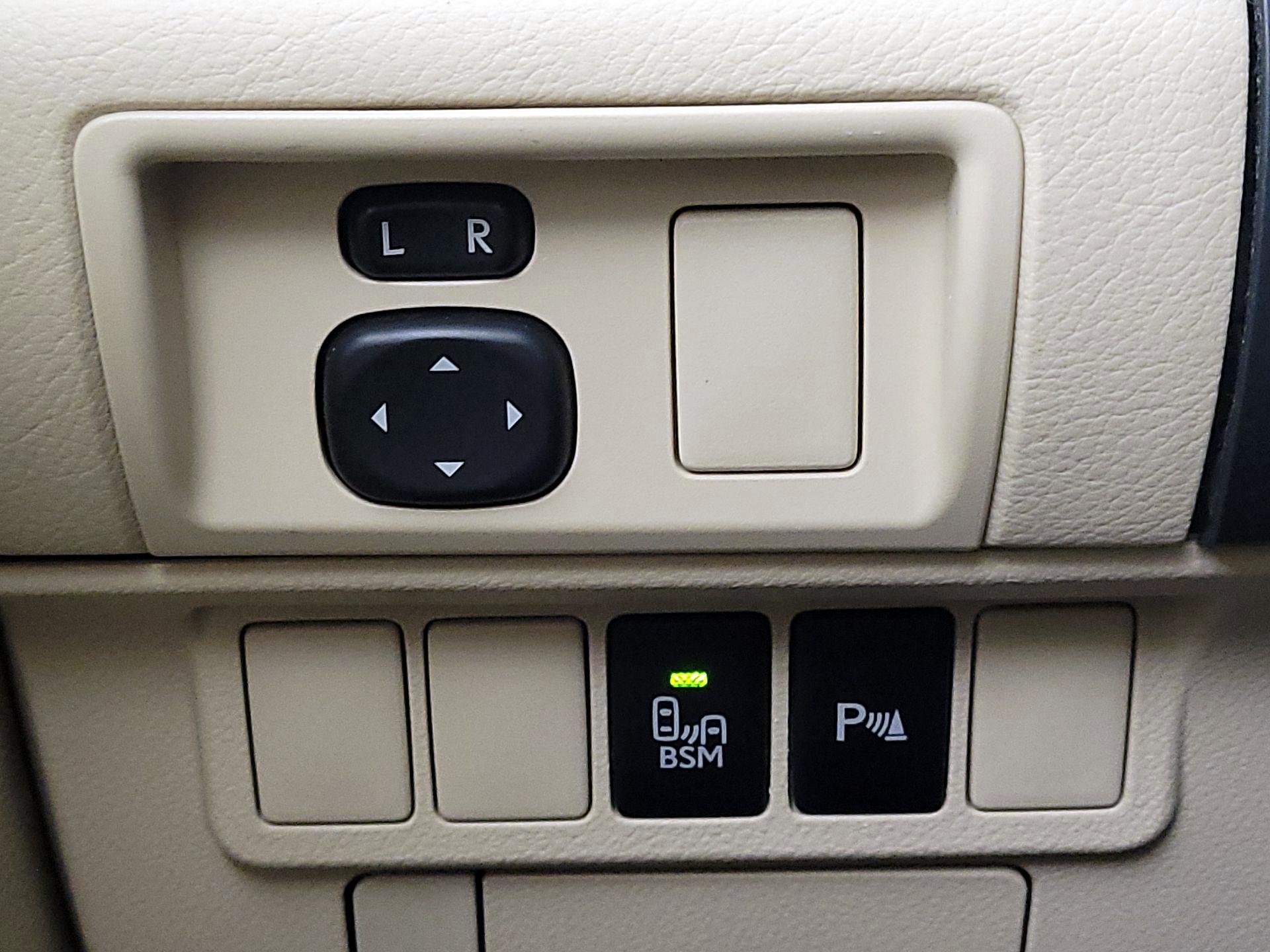 Thumbnail: 2015 Lexus ES - 13