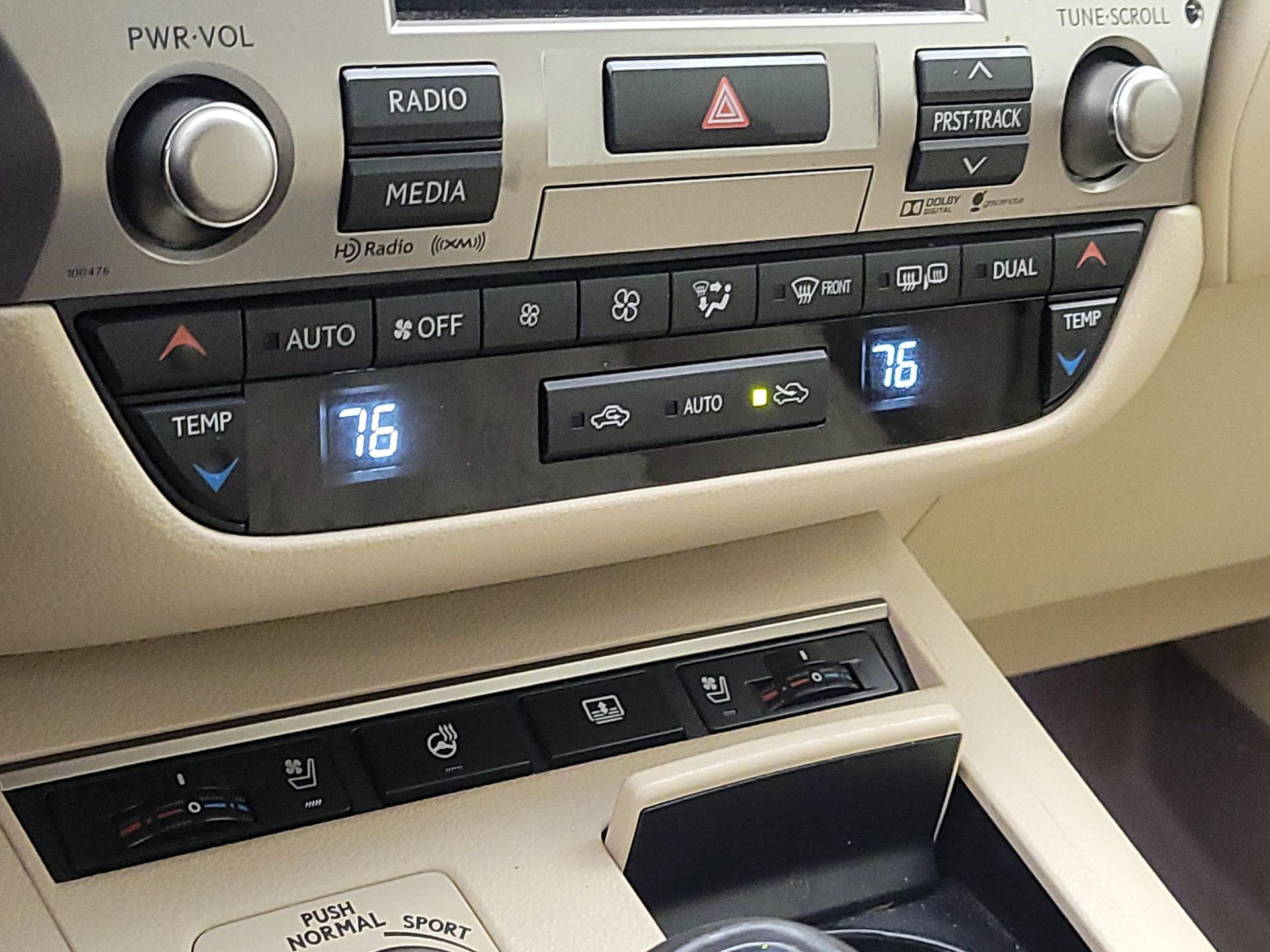 Thumbnail: 2015 Lexus ES - 17