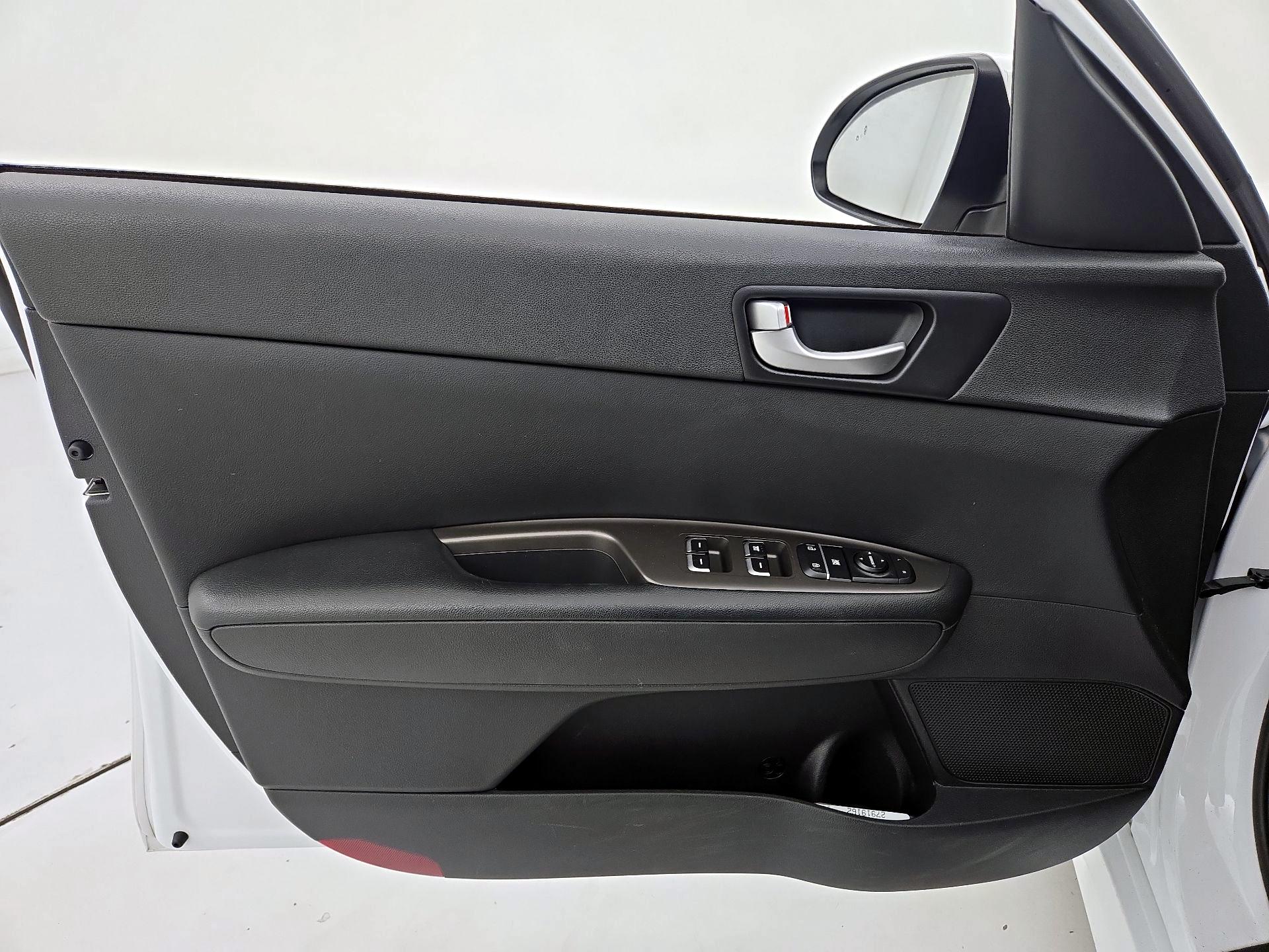 Thumbnail: 2019 Kia Optima - 12