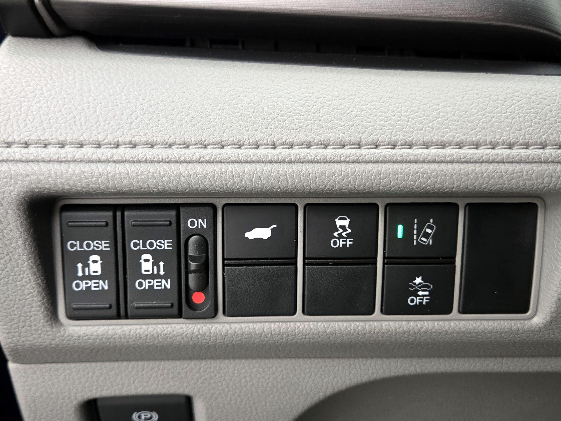 Thumbnail: 2018 Honda Odyssey - 13