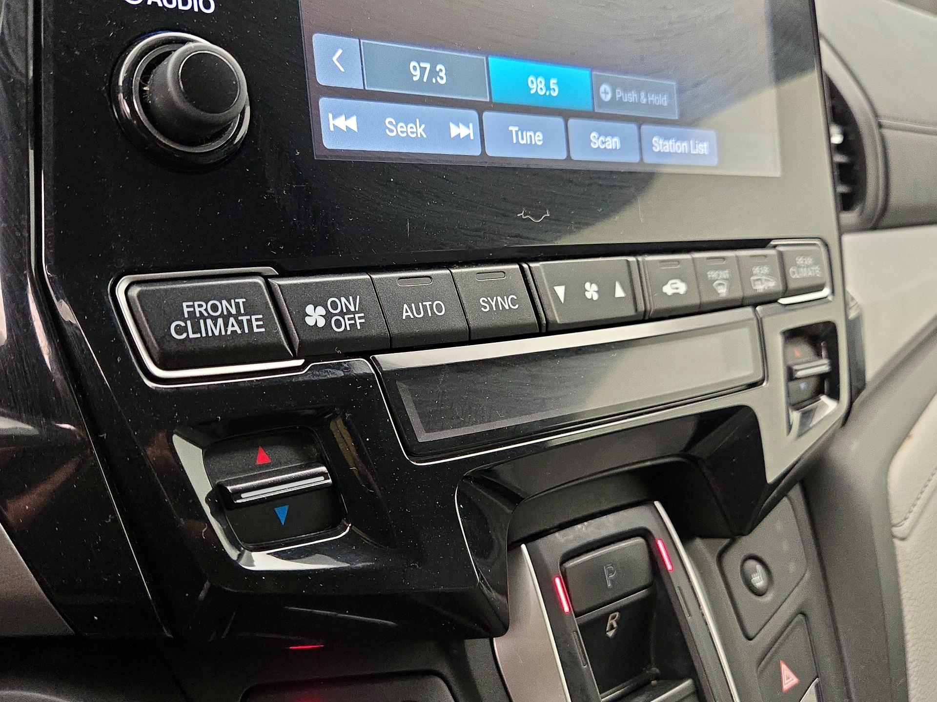 Thumbnail: 2018 Honda Odyssey - 16