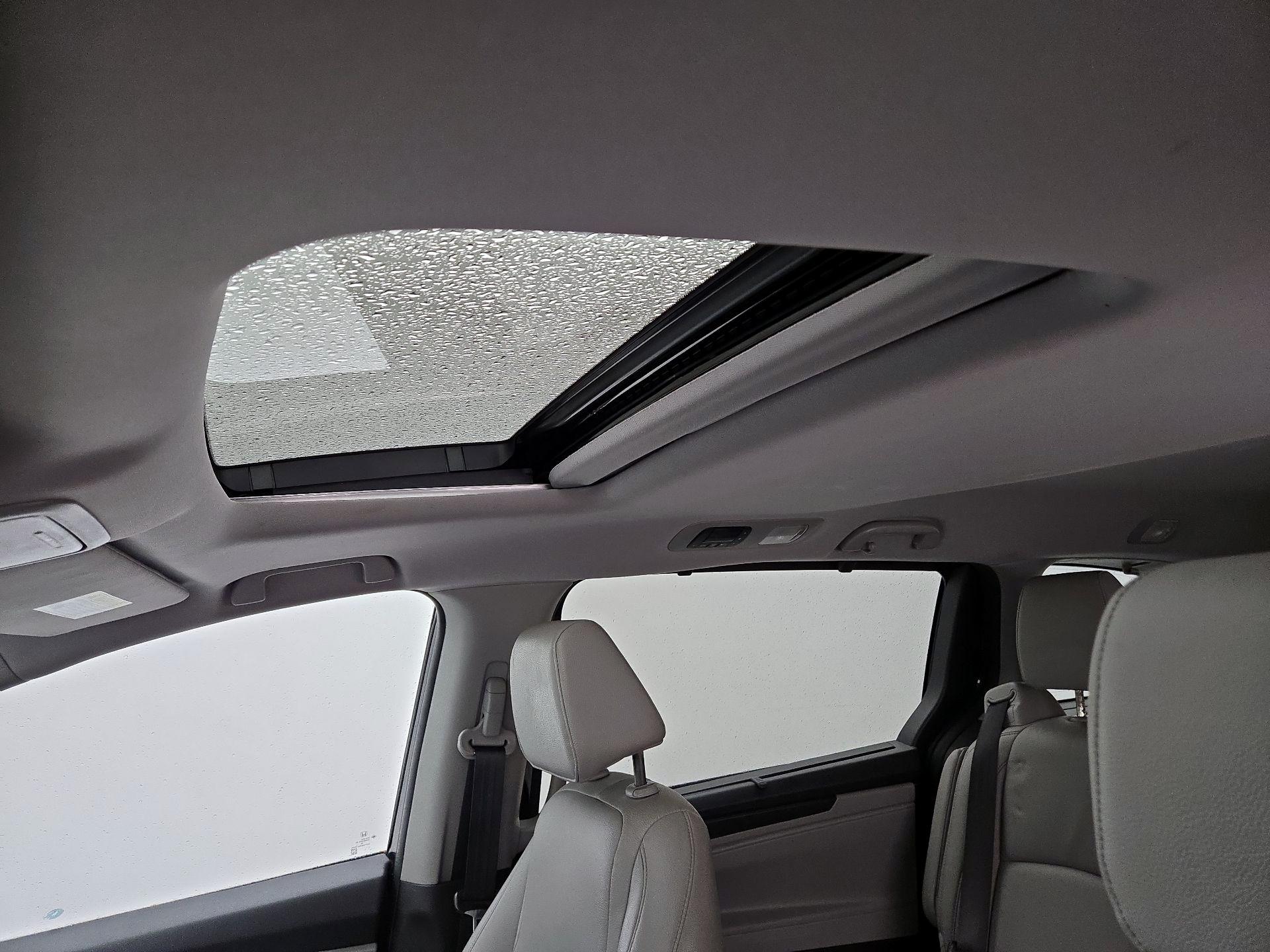 Thumbnail: 2018 Honda Odyssey - 18