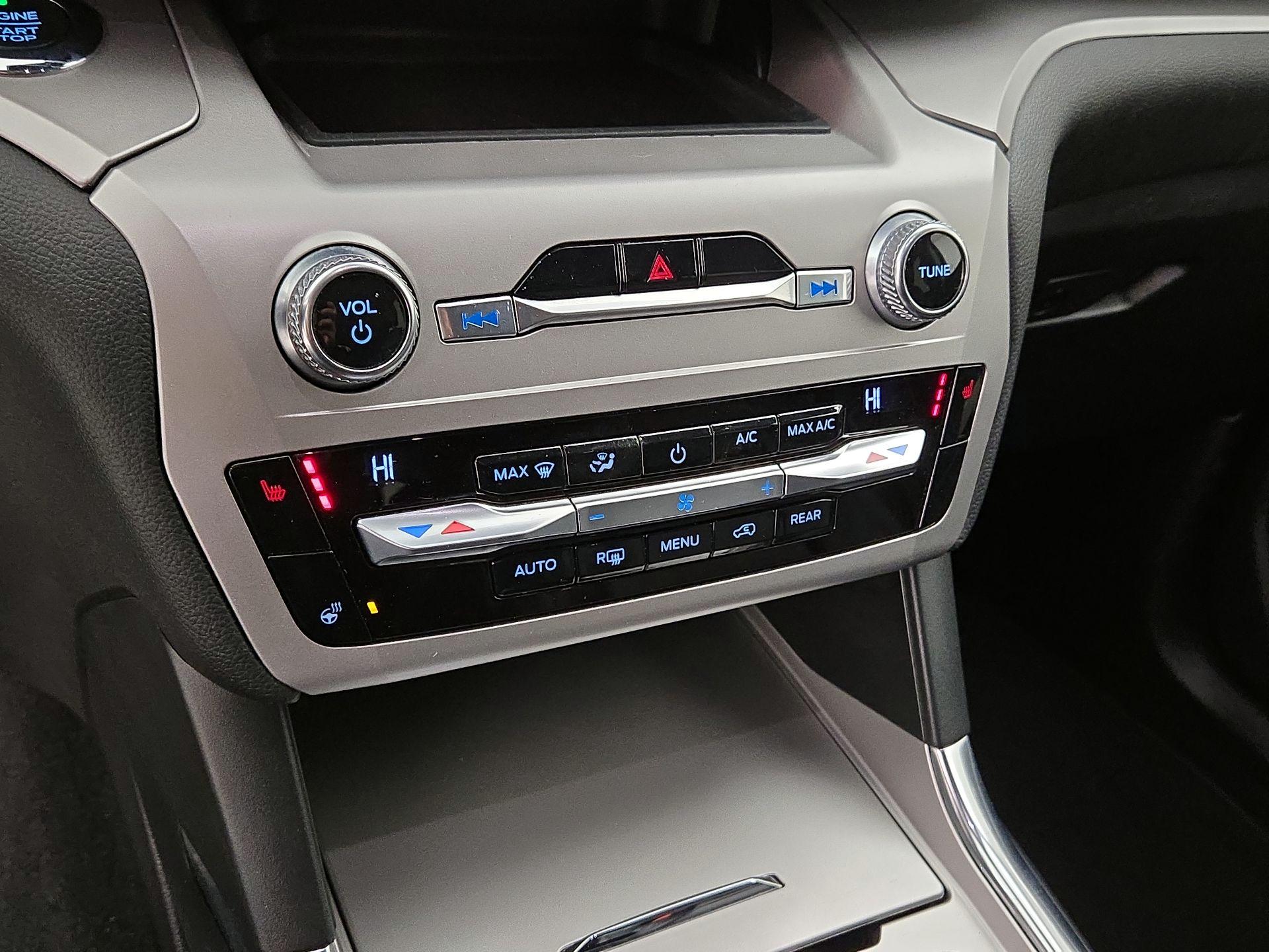 Thumbnail: 2021 Ford Explorer - 17